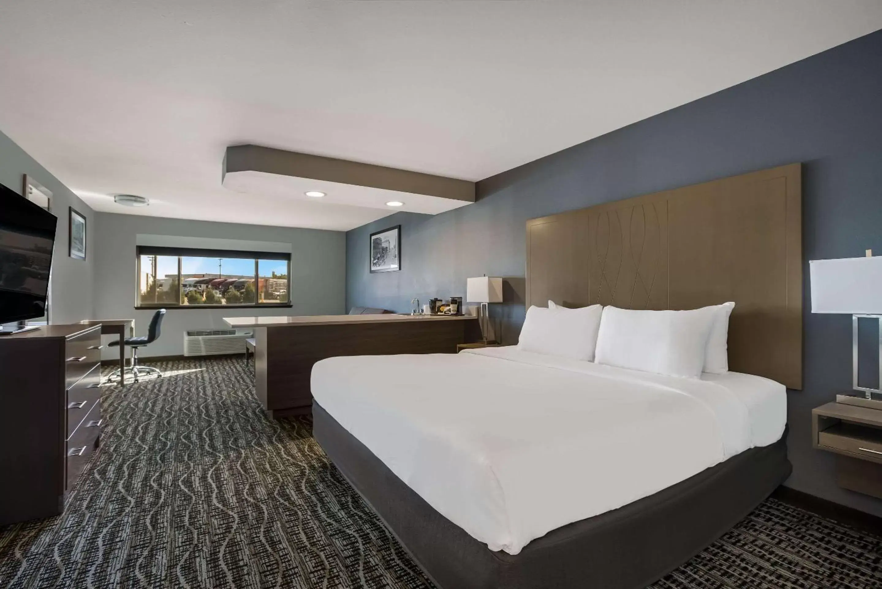 Photo of the whole room, Bed in Hotel 28 Boise Airport, Ascend Hotel Collection