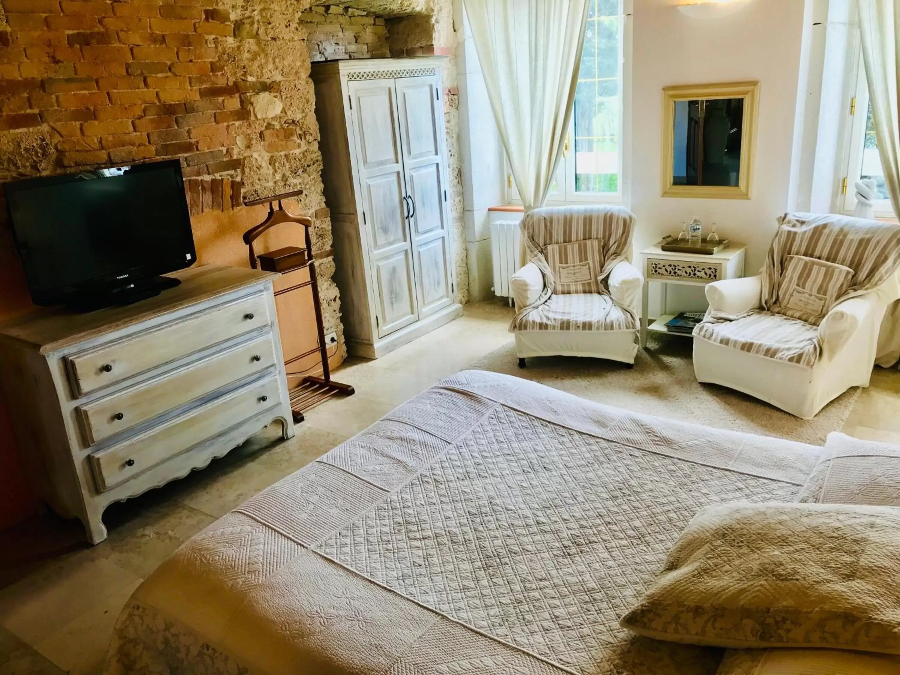 Photo of the whole room, Seating Area in Domaine du Manoir