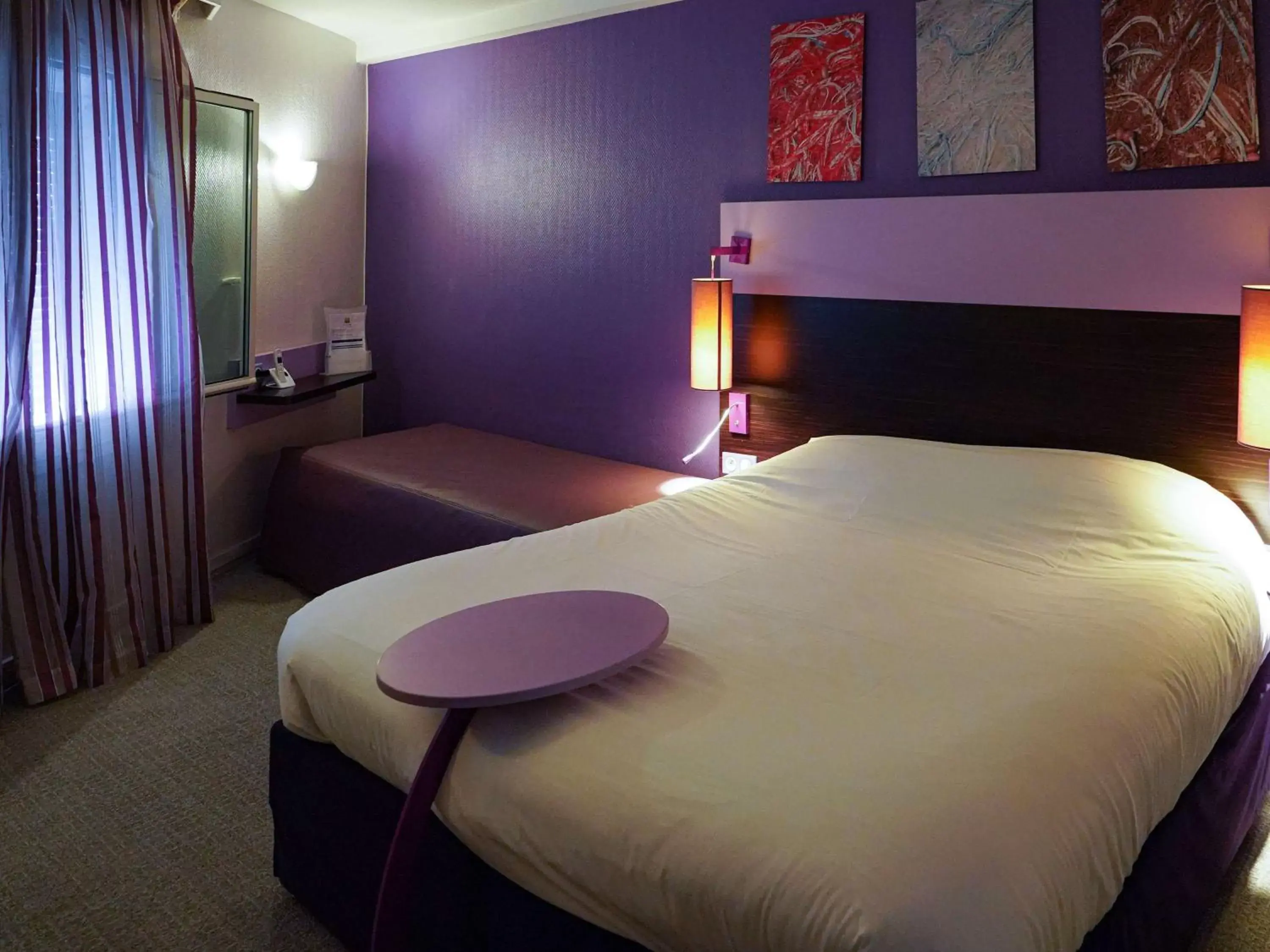 Photo of the whole room, Bed in ibis Styles Marseille Centre Prado Castellane