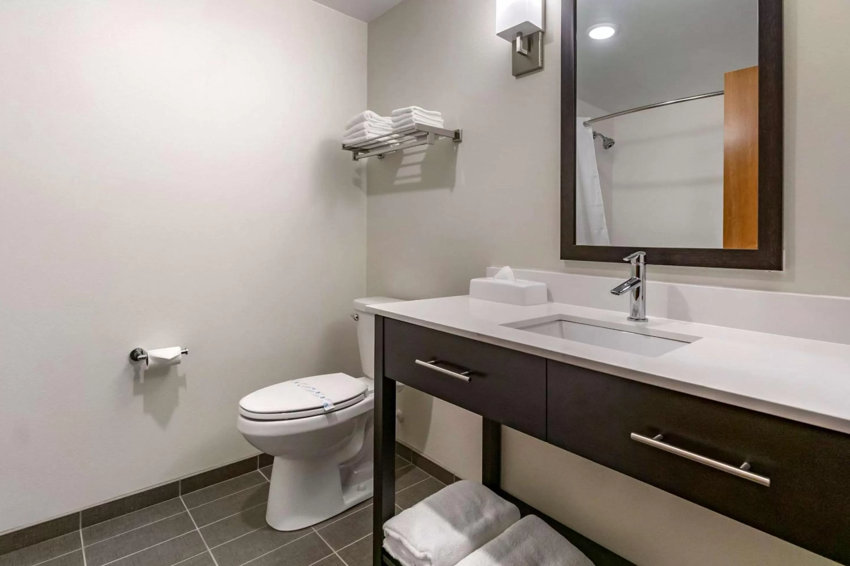Bathroom in Sleep Inn & Suites Wenatchee-Leavenworth