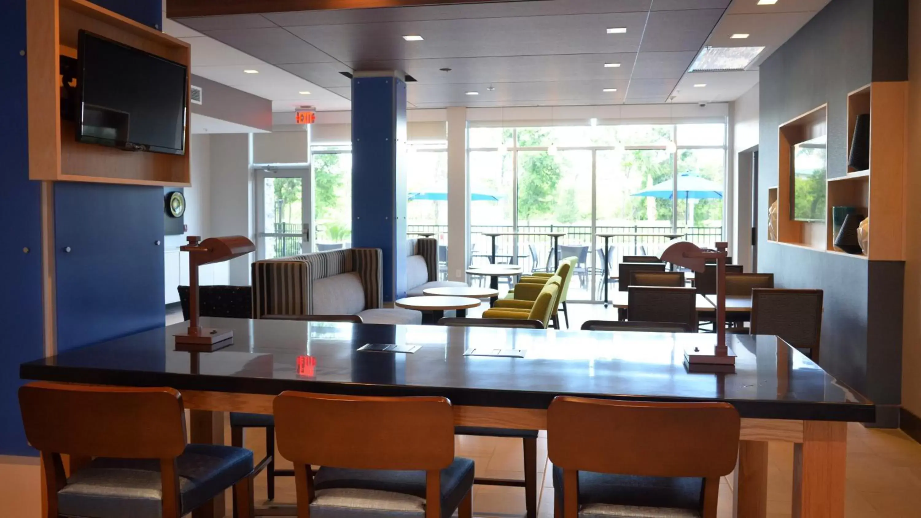Lobby or reception in Holiday Inn Express & Suites - Jacksonville W - I295 and I10, an IHG Hotel