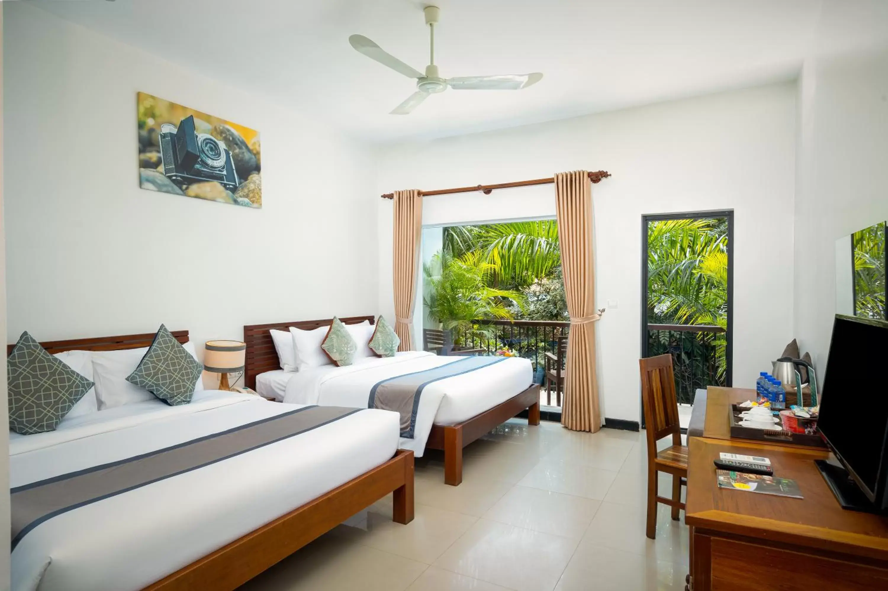 Photo of the whole room, Bed in Landing Gold by Amatak Photo of the whole room, Bed in Landing Gold by Amatak