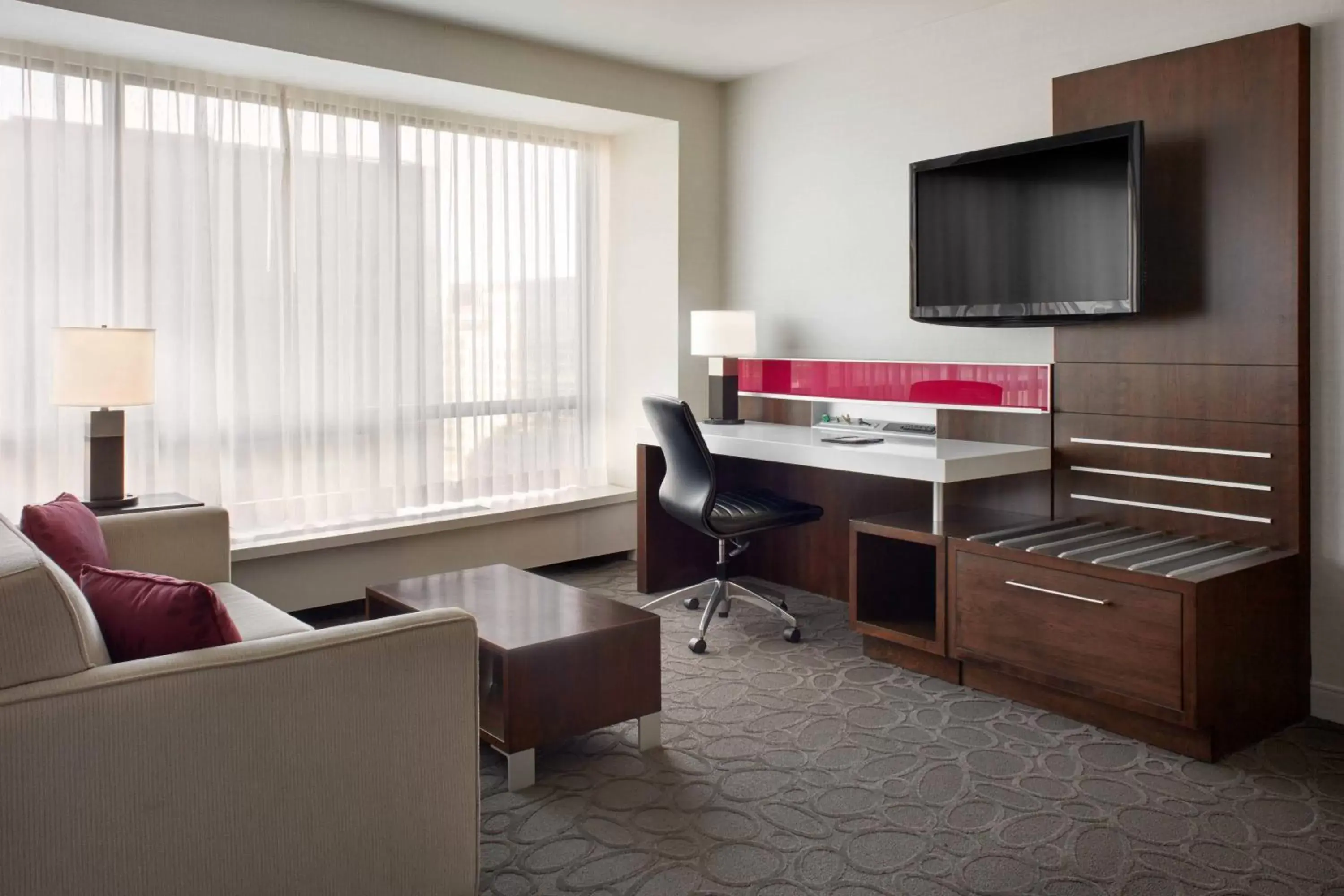 Bedroom, TV/Entertainment Center in Delta Hotels by Marriott Ottawa City Centre