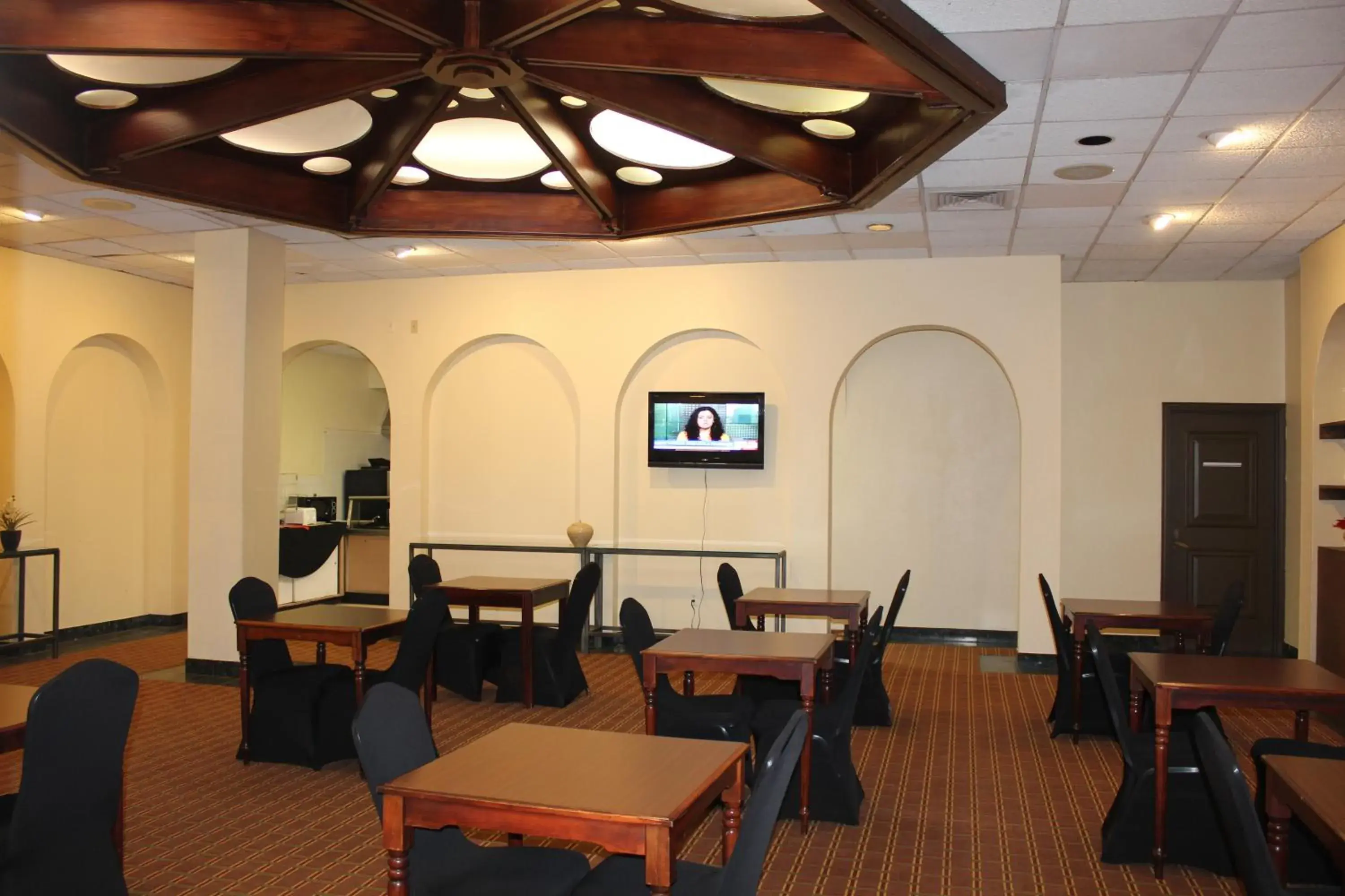 Continental breakfast, Restaurant/Places to Eat in The Avalon Hotel and Conference Center
