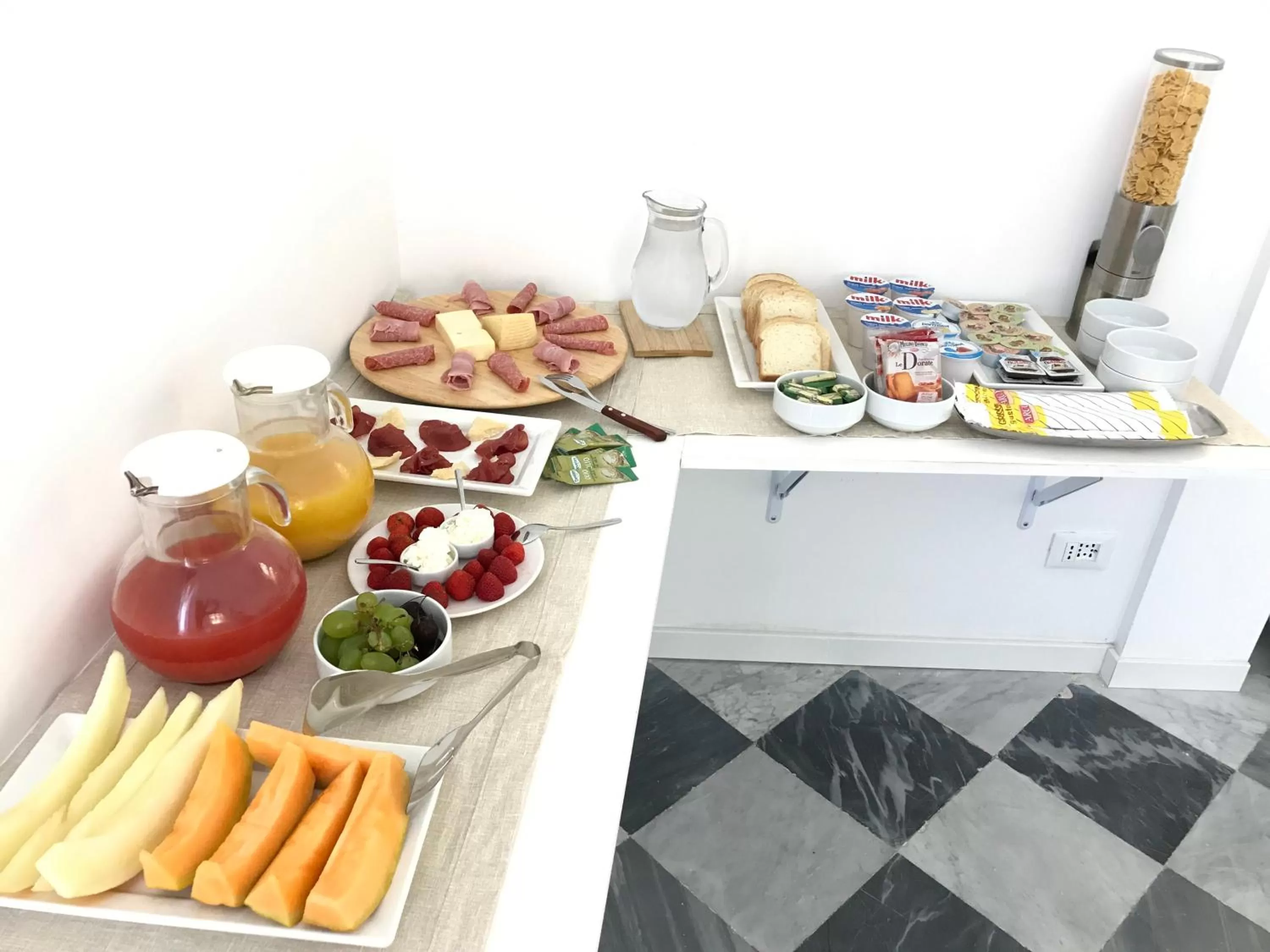 Continental breakfast in Porta Maqueda