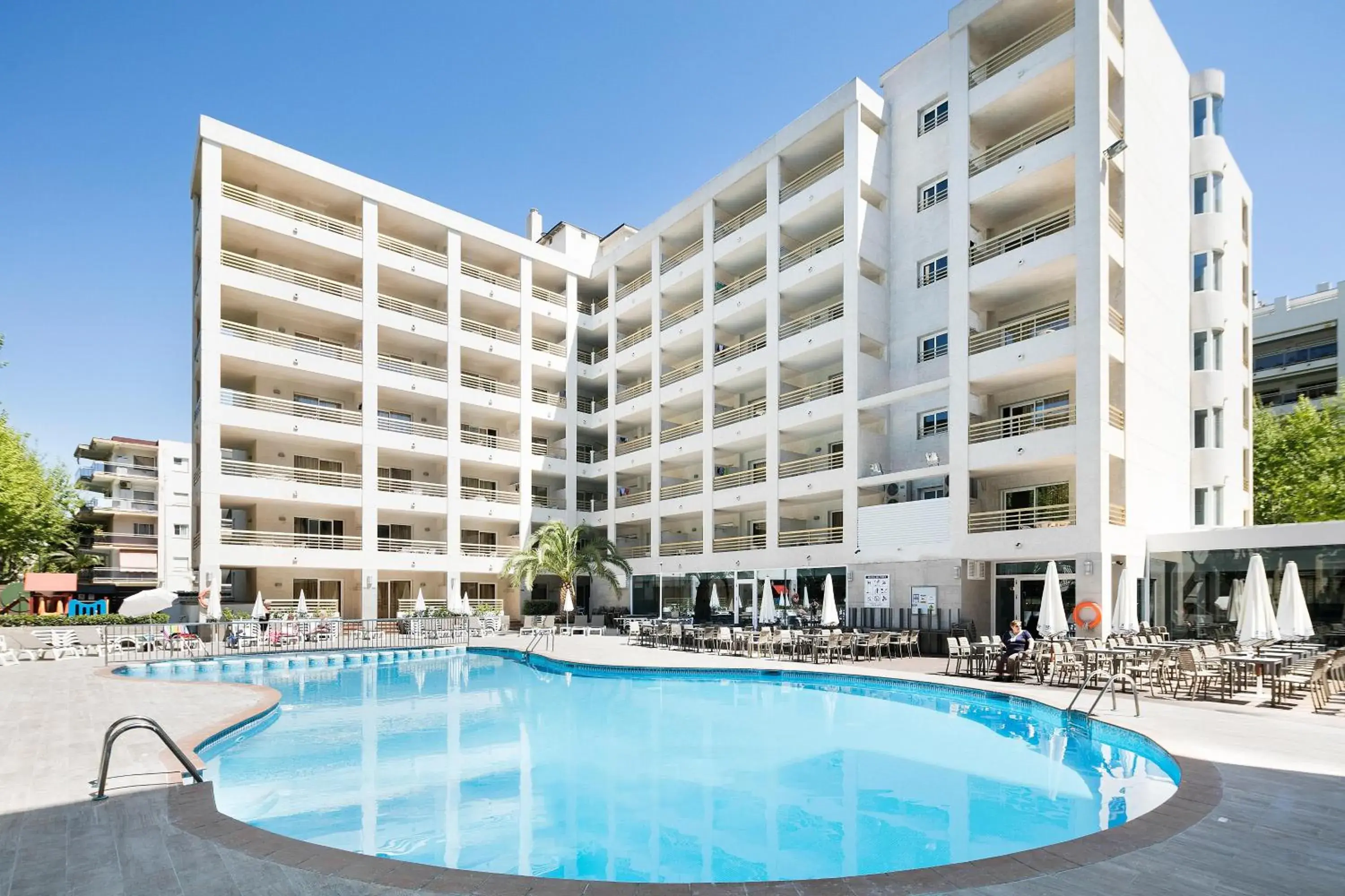 Swimming pool in Hotel Best Da Vinci Swimming pool in Hotel Best Da Vinci