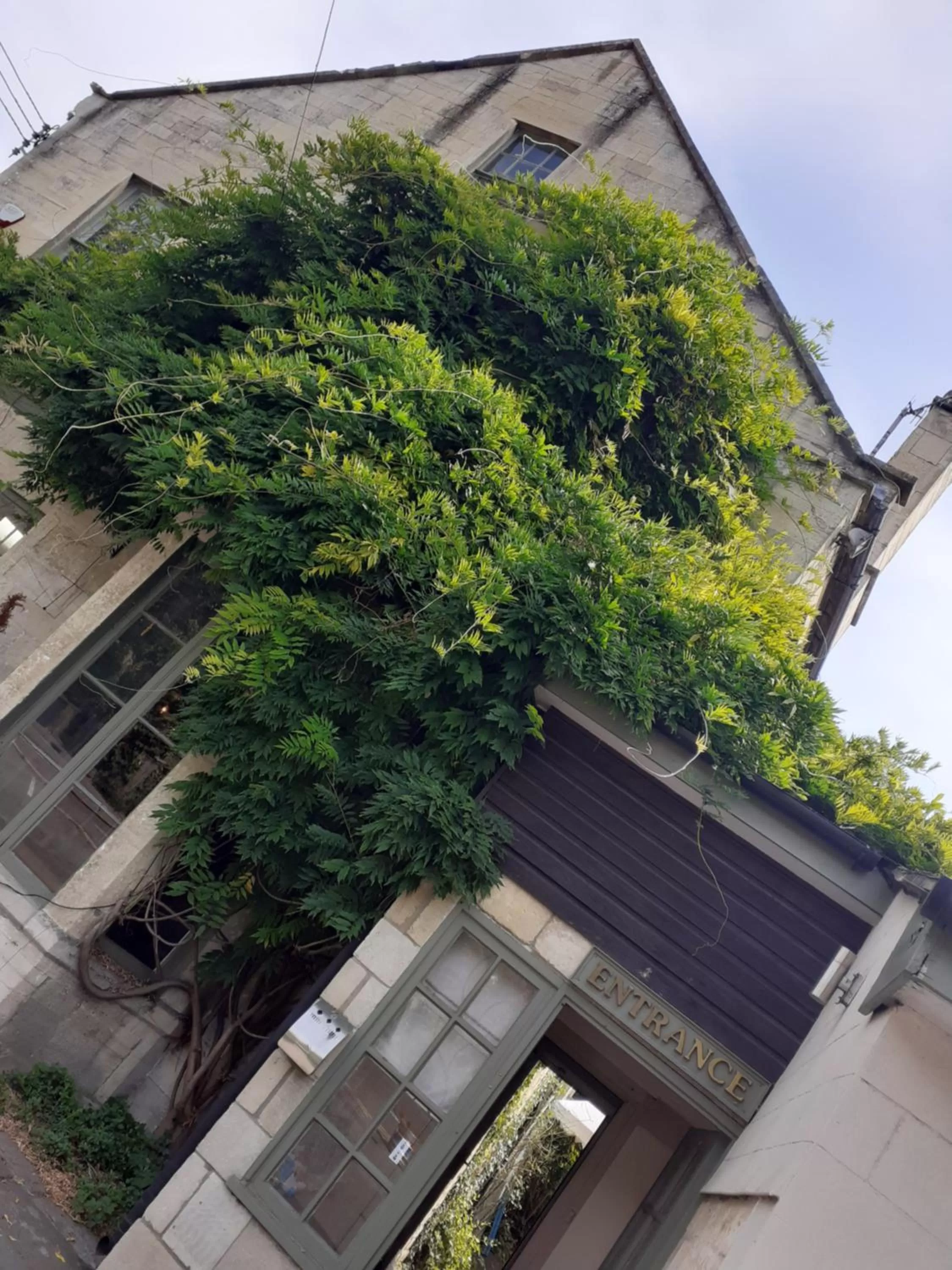 Facade/entrance in The Barge Inn