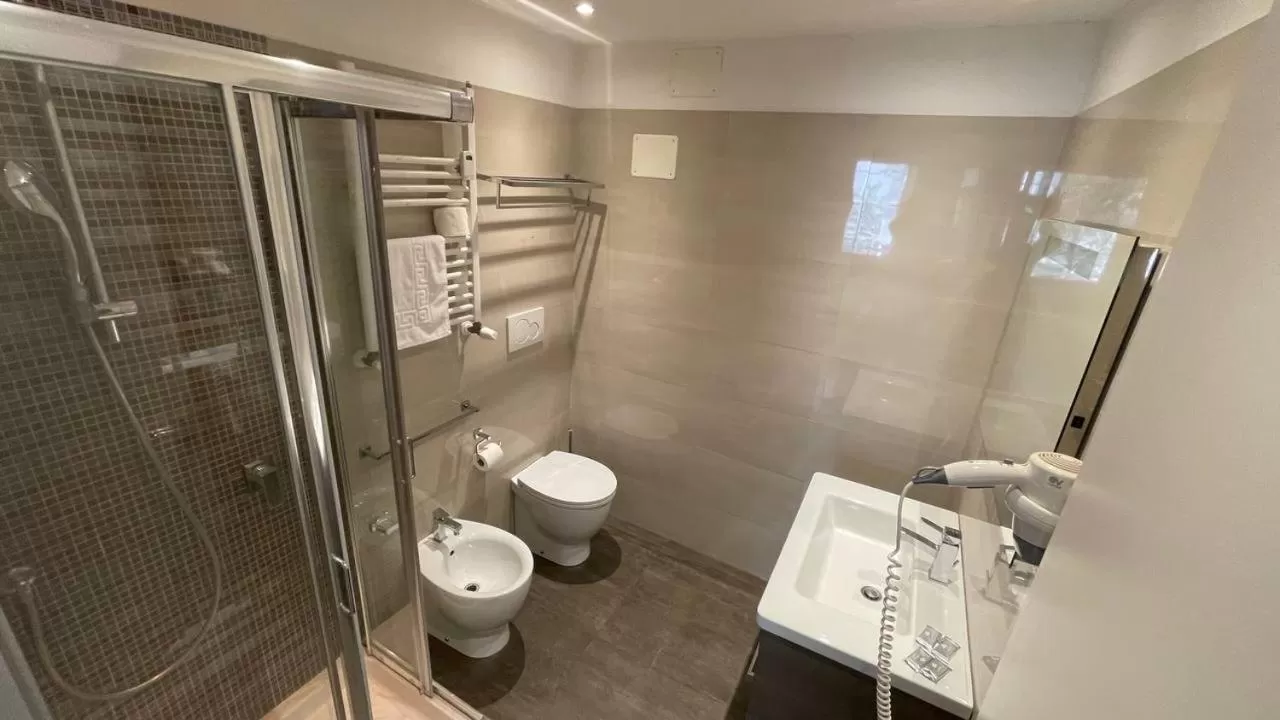 Bathroom in Rienzo Vatican Suites