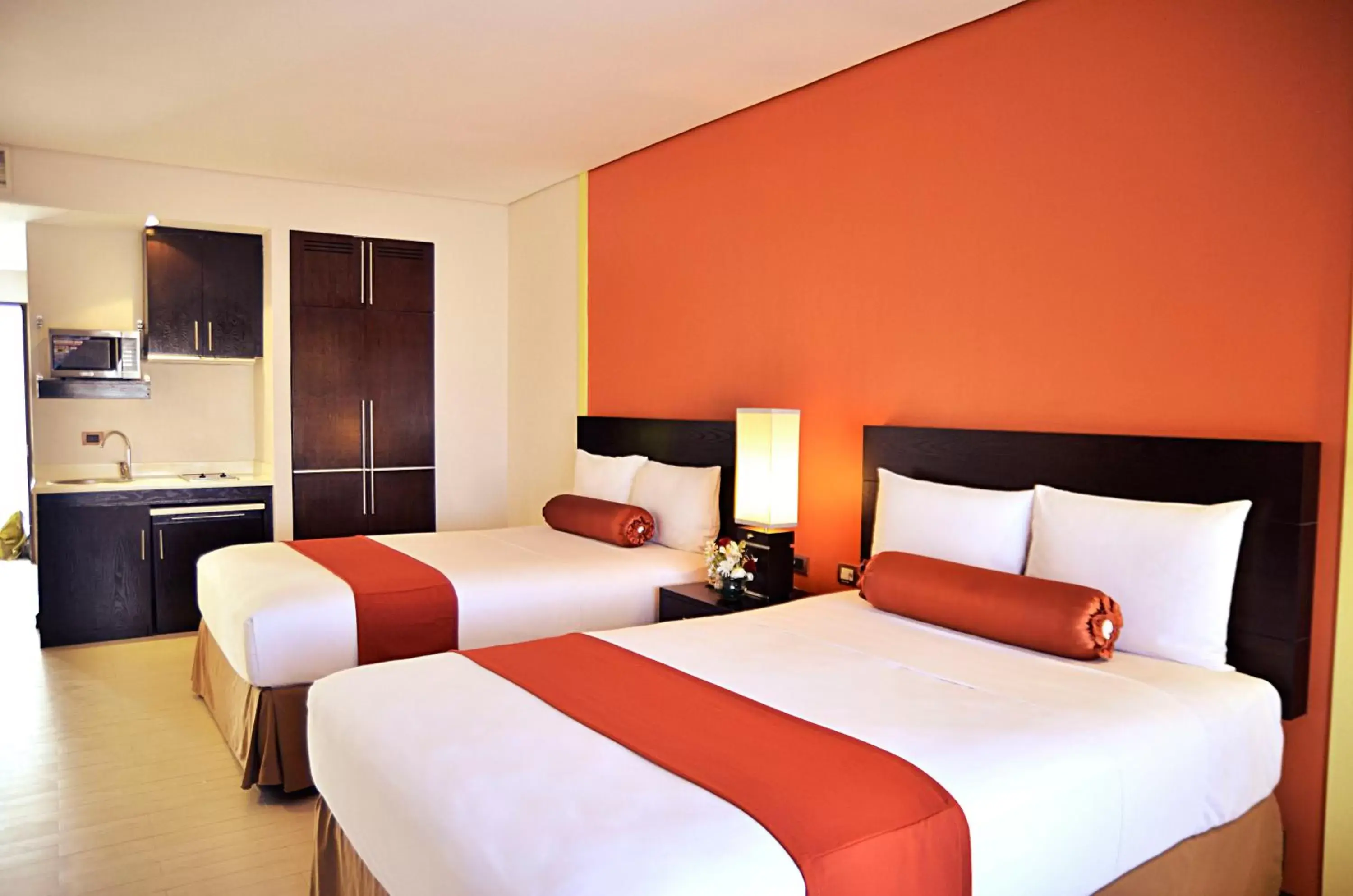 Bedroom, Bed in Thunderbird Resorts - Poro Point