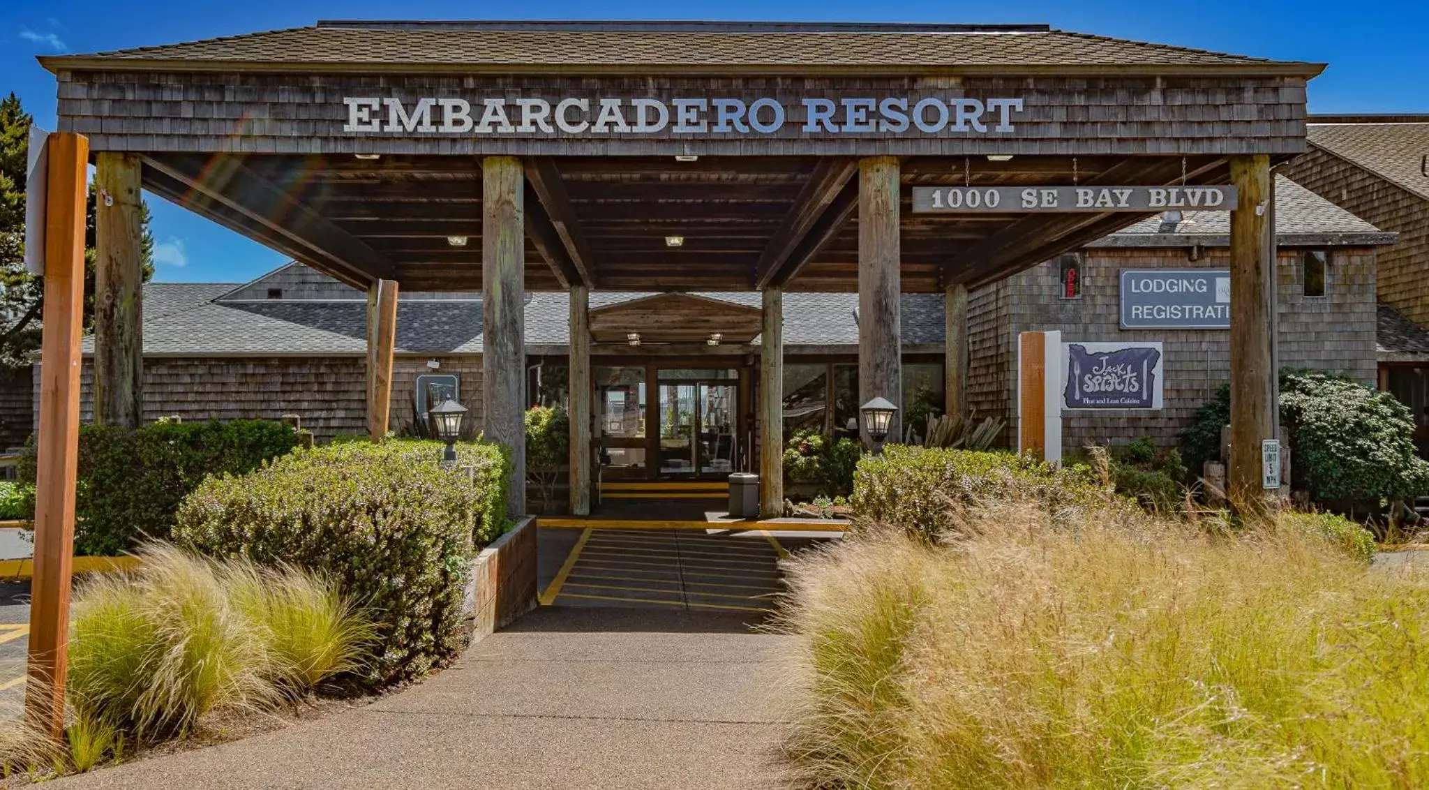Facade/entrance in Embarcadero Resort