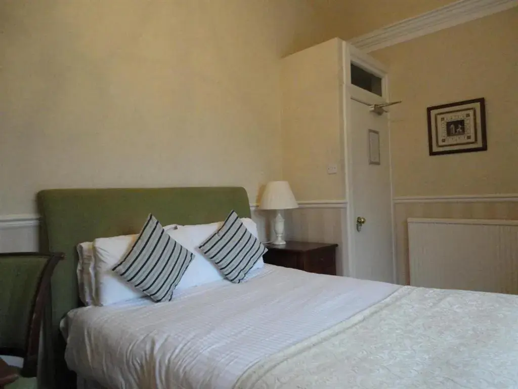Twin Room with Private Bathroom - single occupancy in Tweeddale Arms Hotel