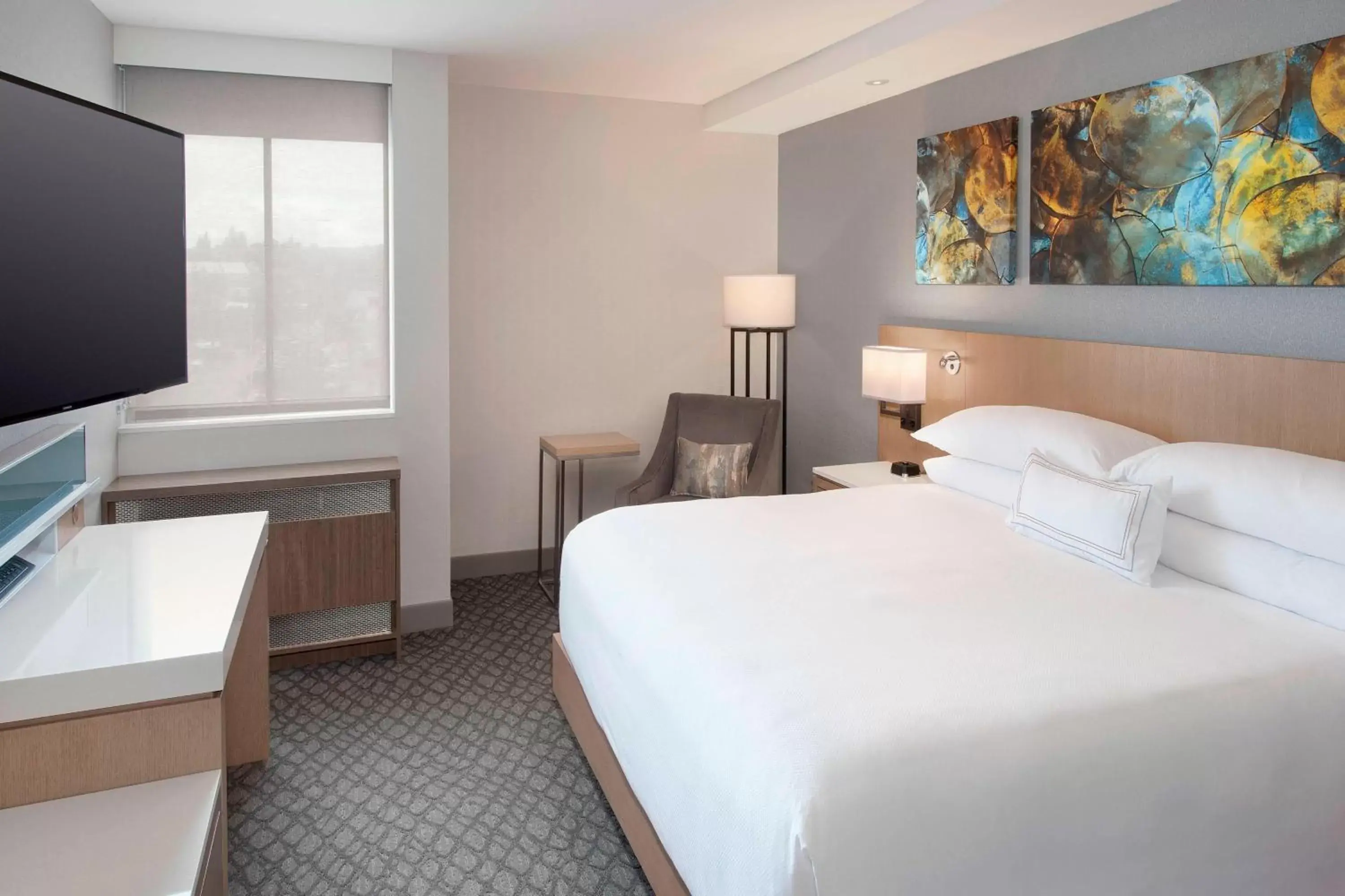 Bedroom, Bed in Delta Hotels by Marriott Seattle Everett