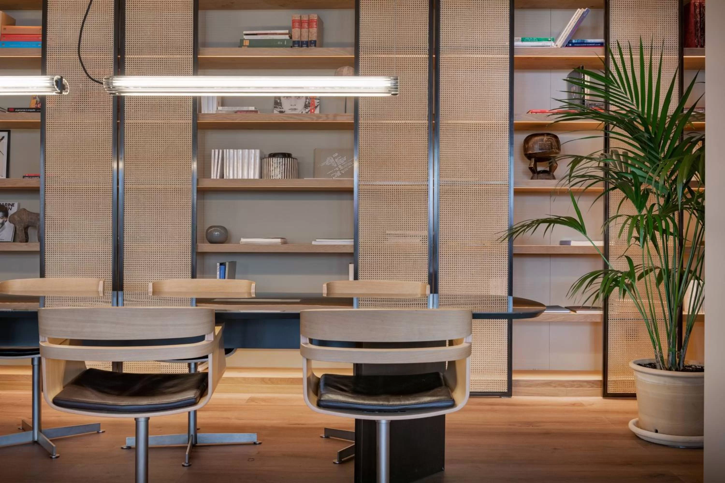 Lounge or bar in AC Hotel Aitana by Marriott