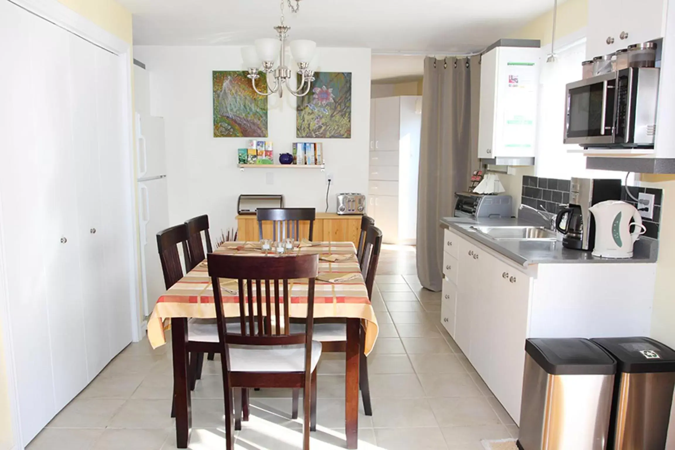 Kitchen or kitchenette, Dining Area in Gite Confort