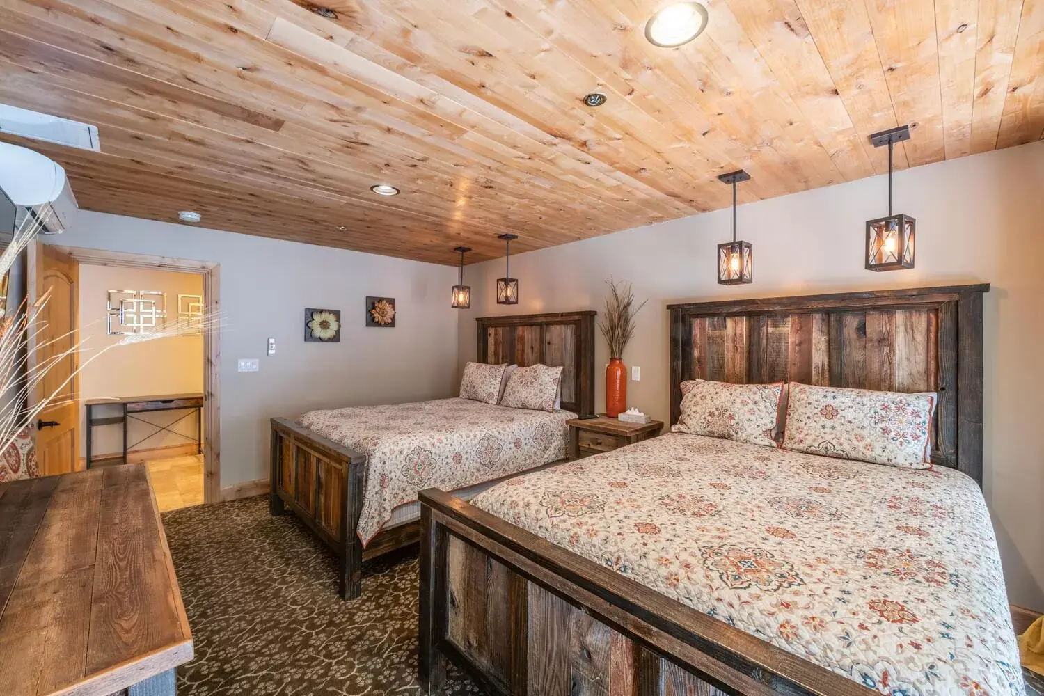 Bed in Treasure Mountain Inn