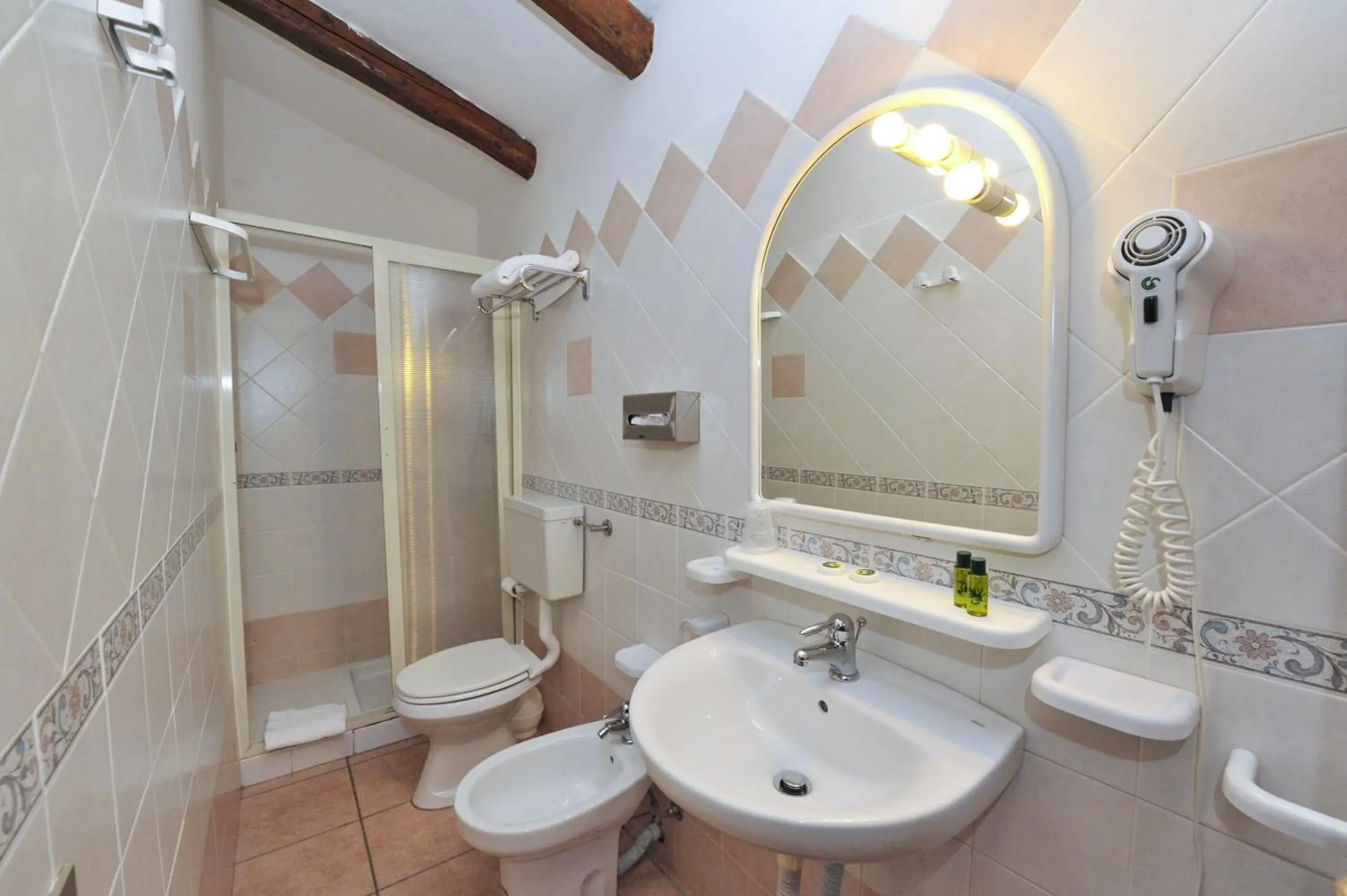 Bathroom in Hotel L'Esagono