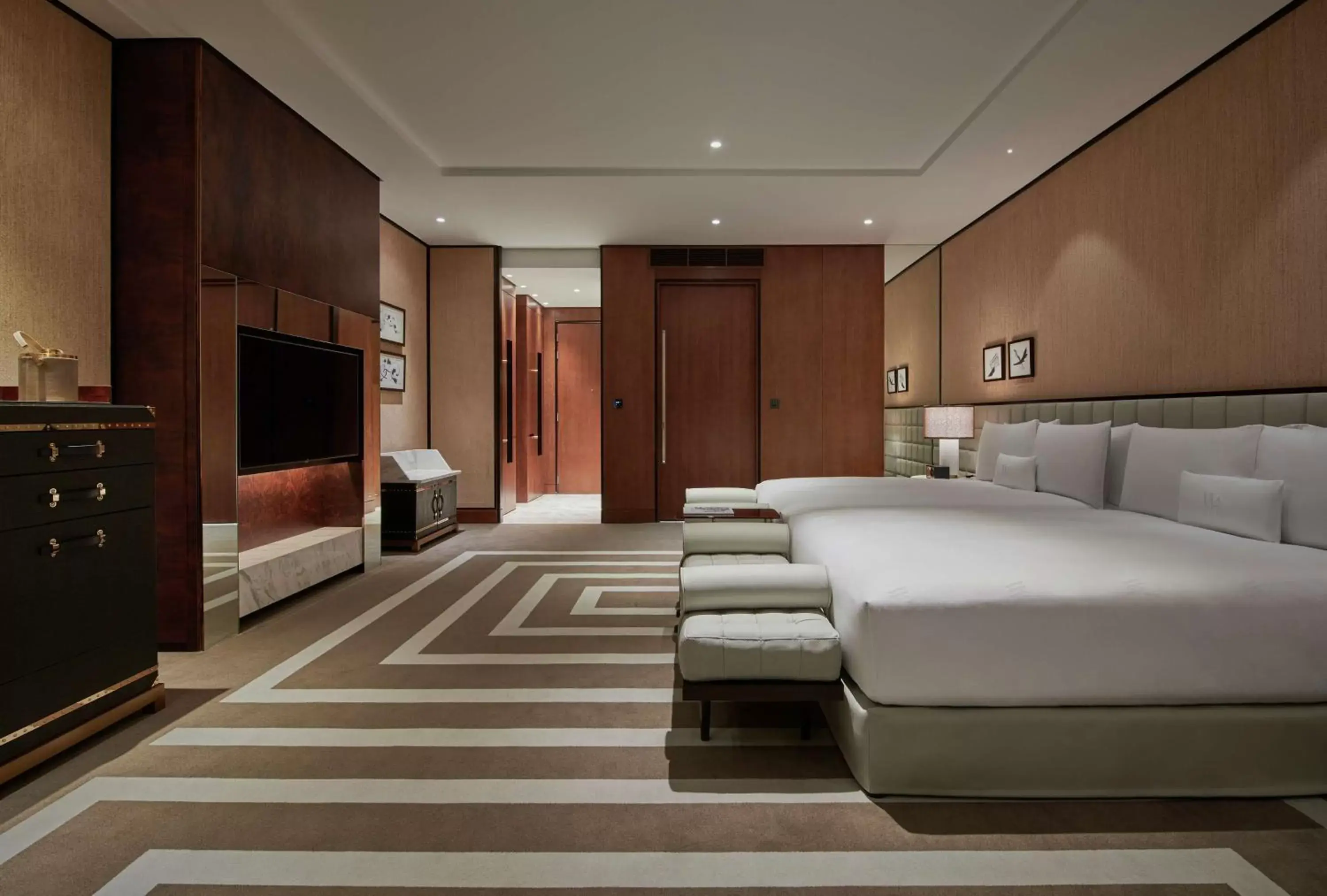 Bed in Waldorf Astoria Dubai International Financial Centre