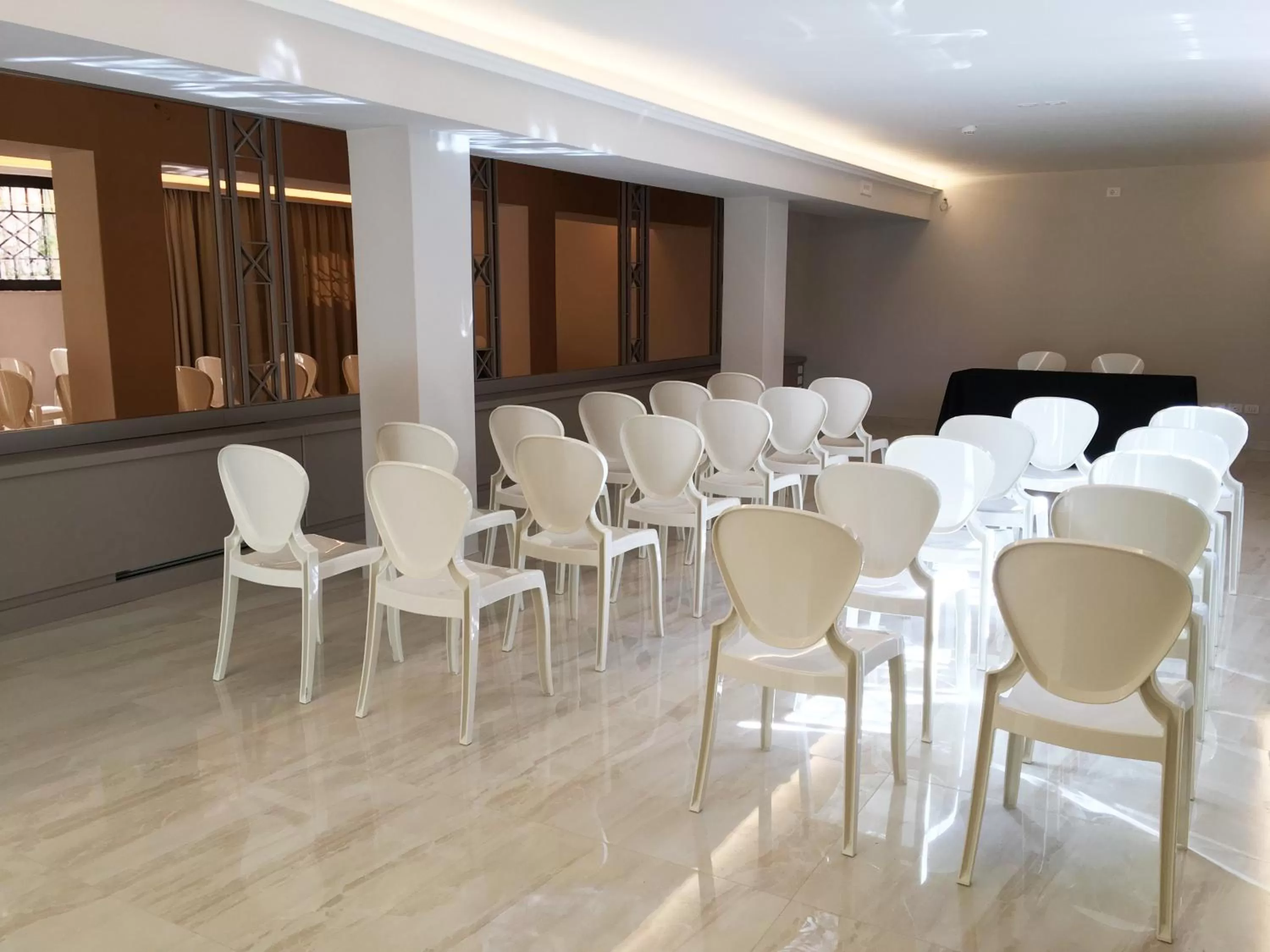 Activities in Hotel De La Ville