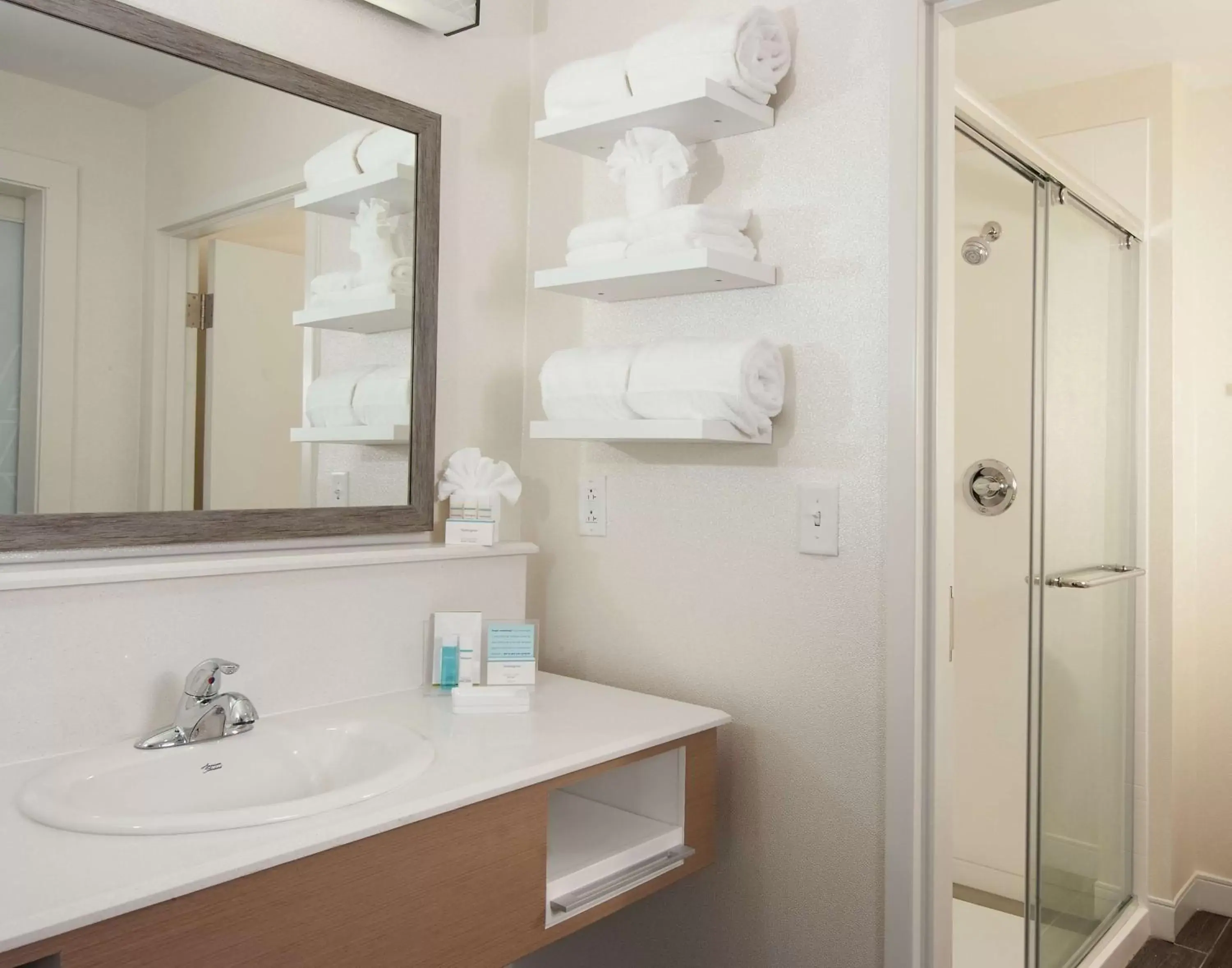 Bathroom in Hampton Inn & Suites by Hilton Augusta-Washington Rd Bathroom in Hampton Inn & Suites by Hilton Augusta-Washington Rd