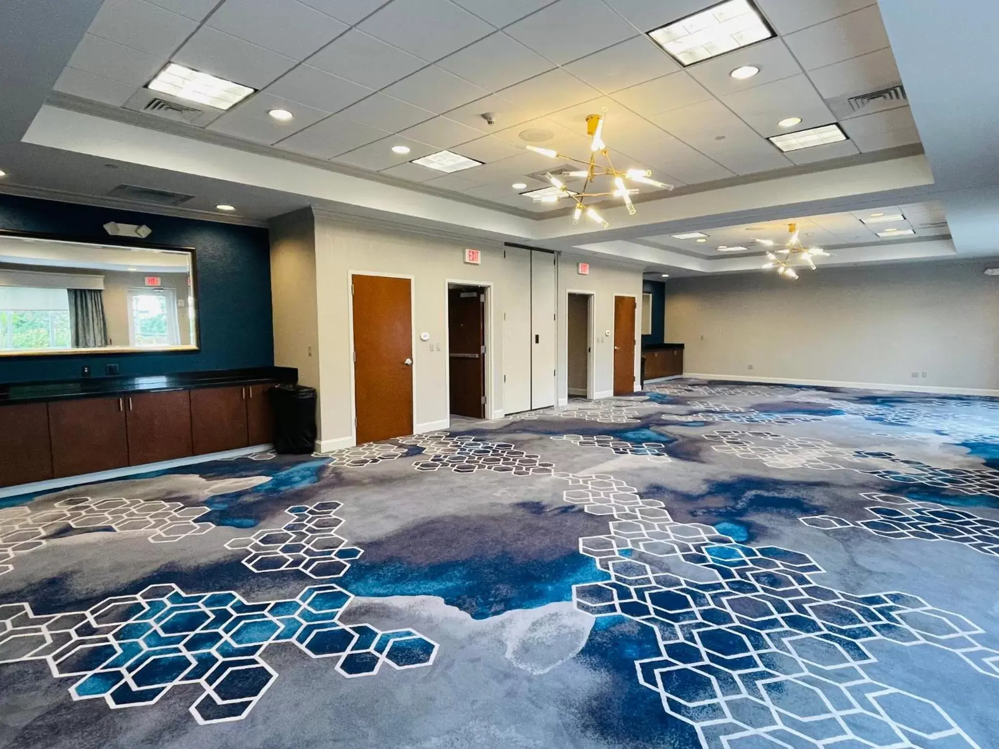 Meeting/conference room, Swimming Pool in Crowne Plaza Fort Myers Gulf Coast, an IHG Hotel