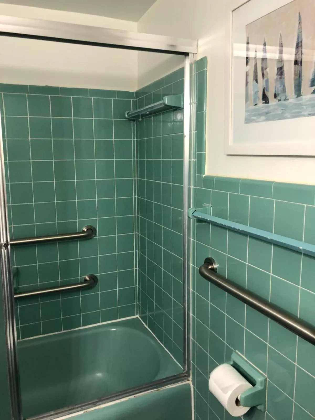 Bathroom in May-Dee Suites in Florida