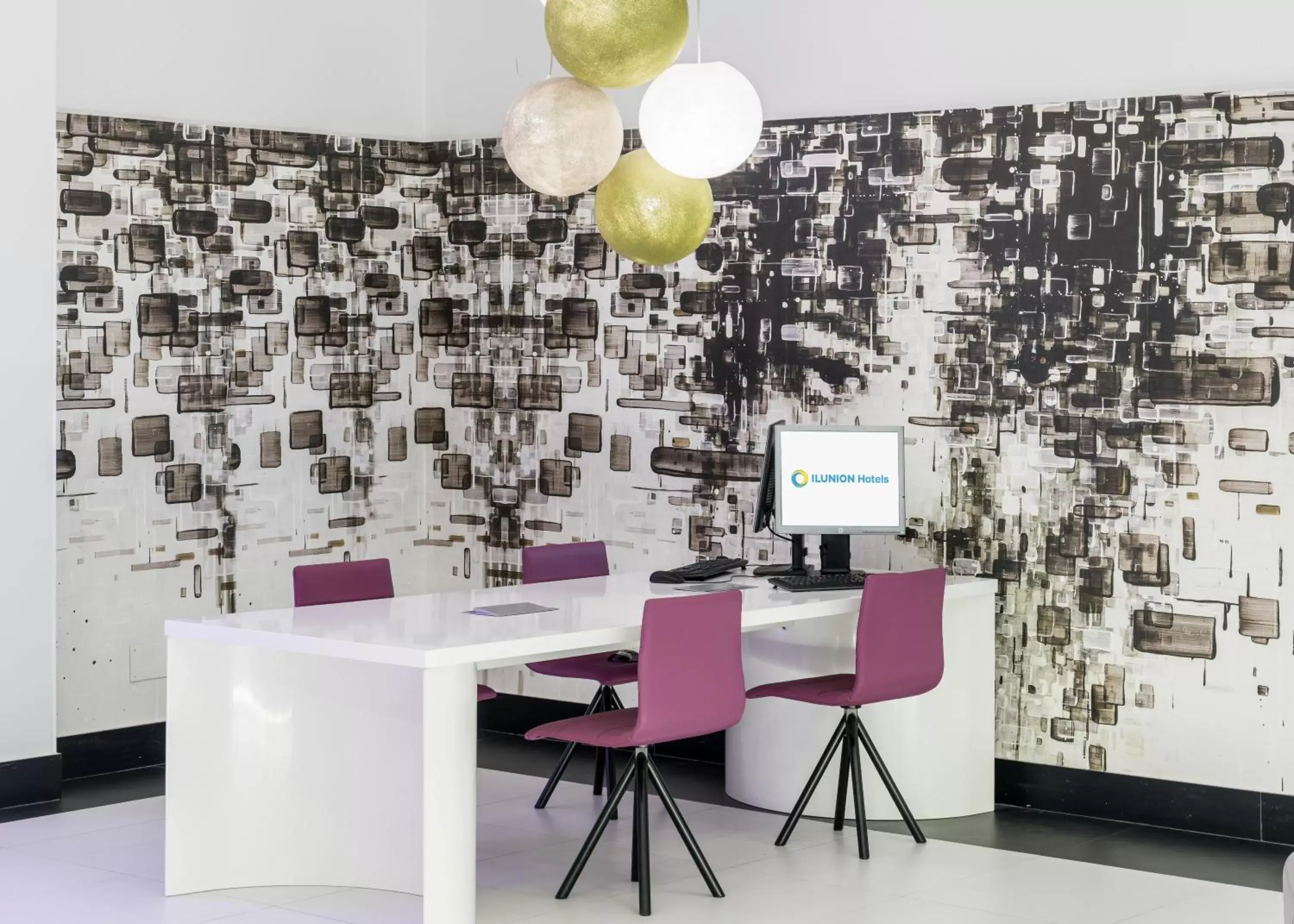 Lobby or reception in Ilunion Suites Madrid Lobby or reception in Ilunion Suites Madrid