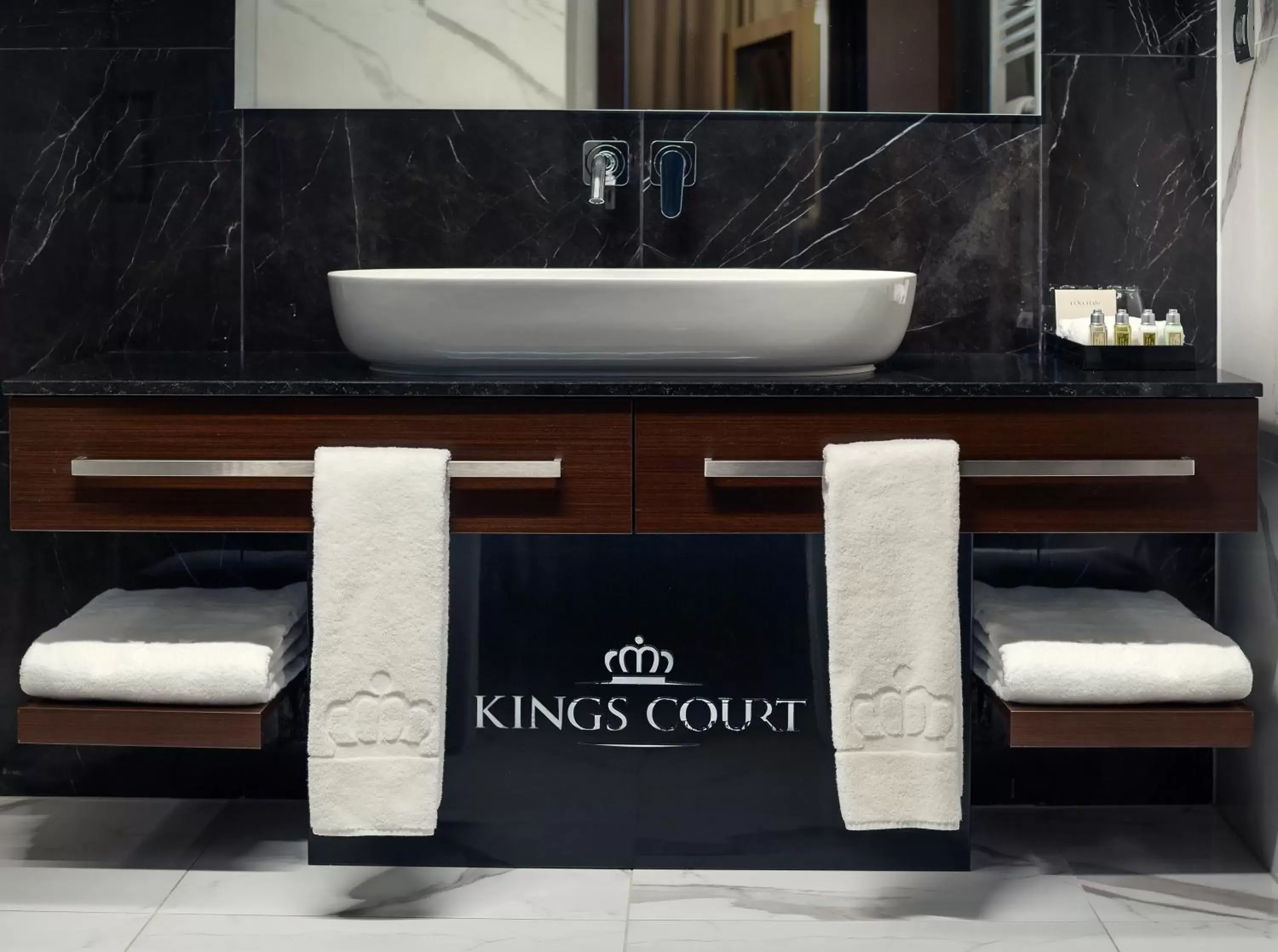 Bathroom in Hotel KINGS COURT