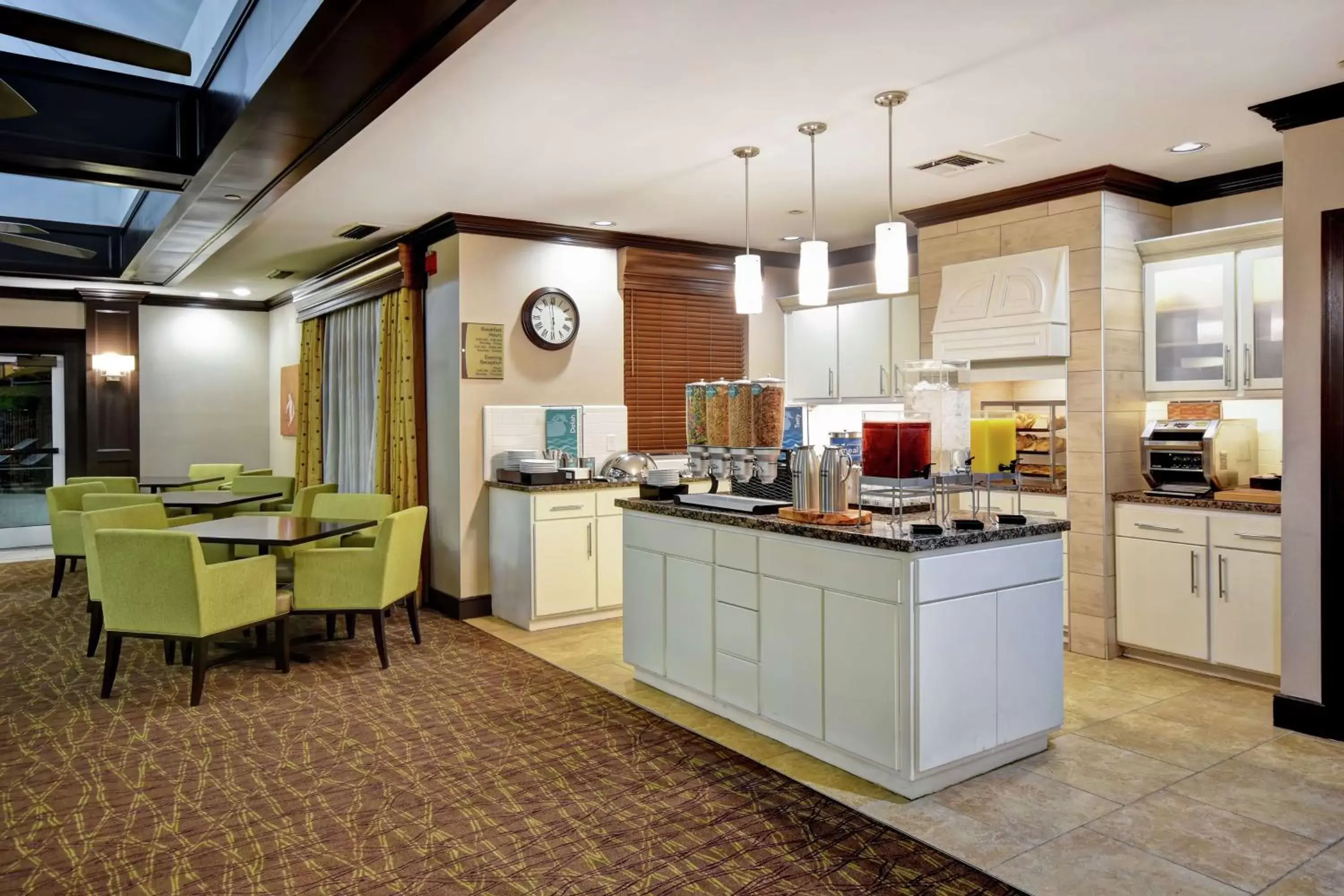 Breakfast, Kitchen/Kitchenette in Homewood Suites by Hilton Atlanta-Galleria/Cumberland