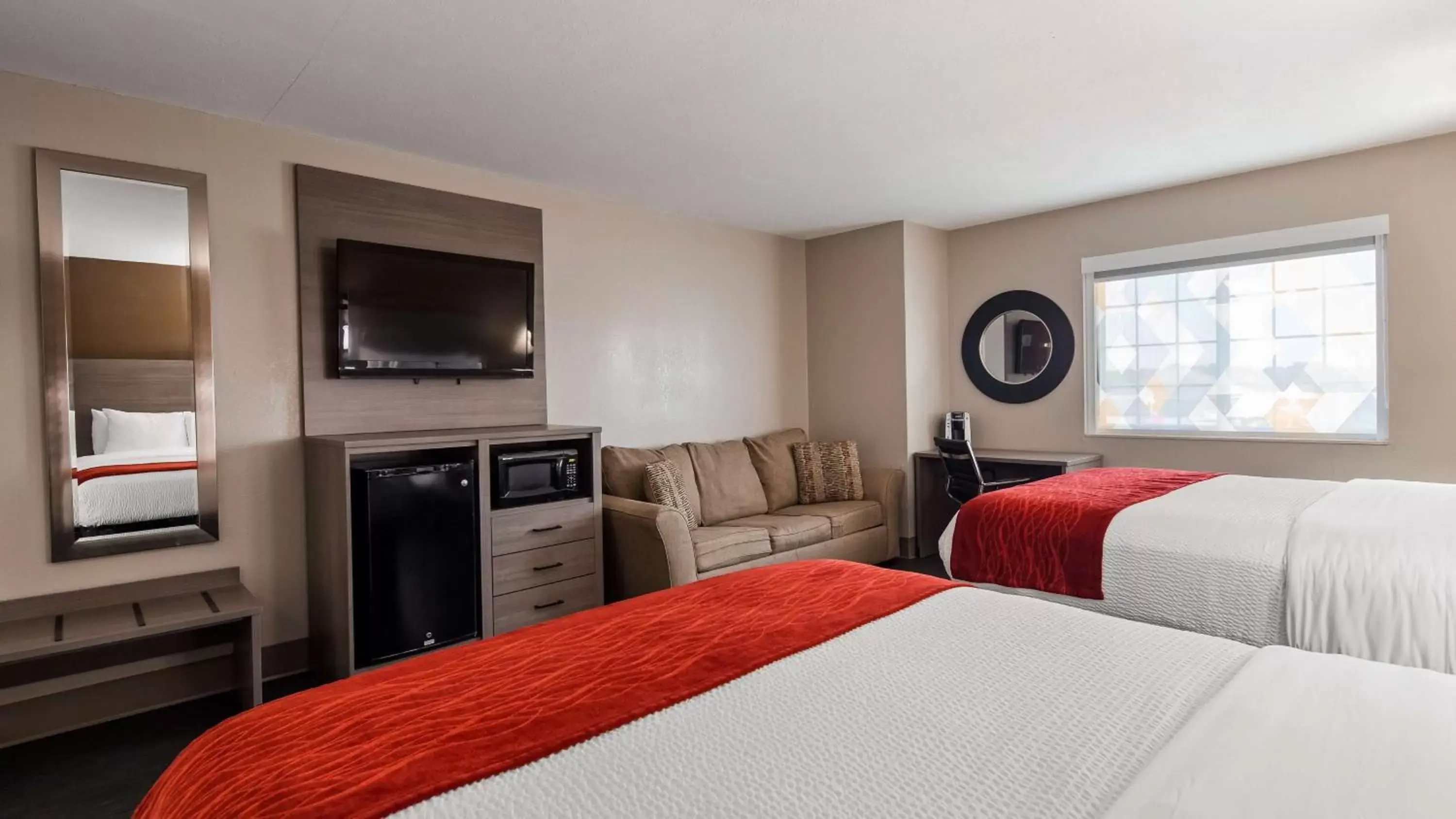 Photo of the whole room, Bed in SureStay Plus Hotel by Best Western Kearney