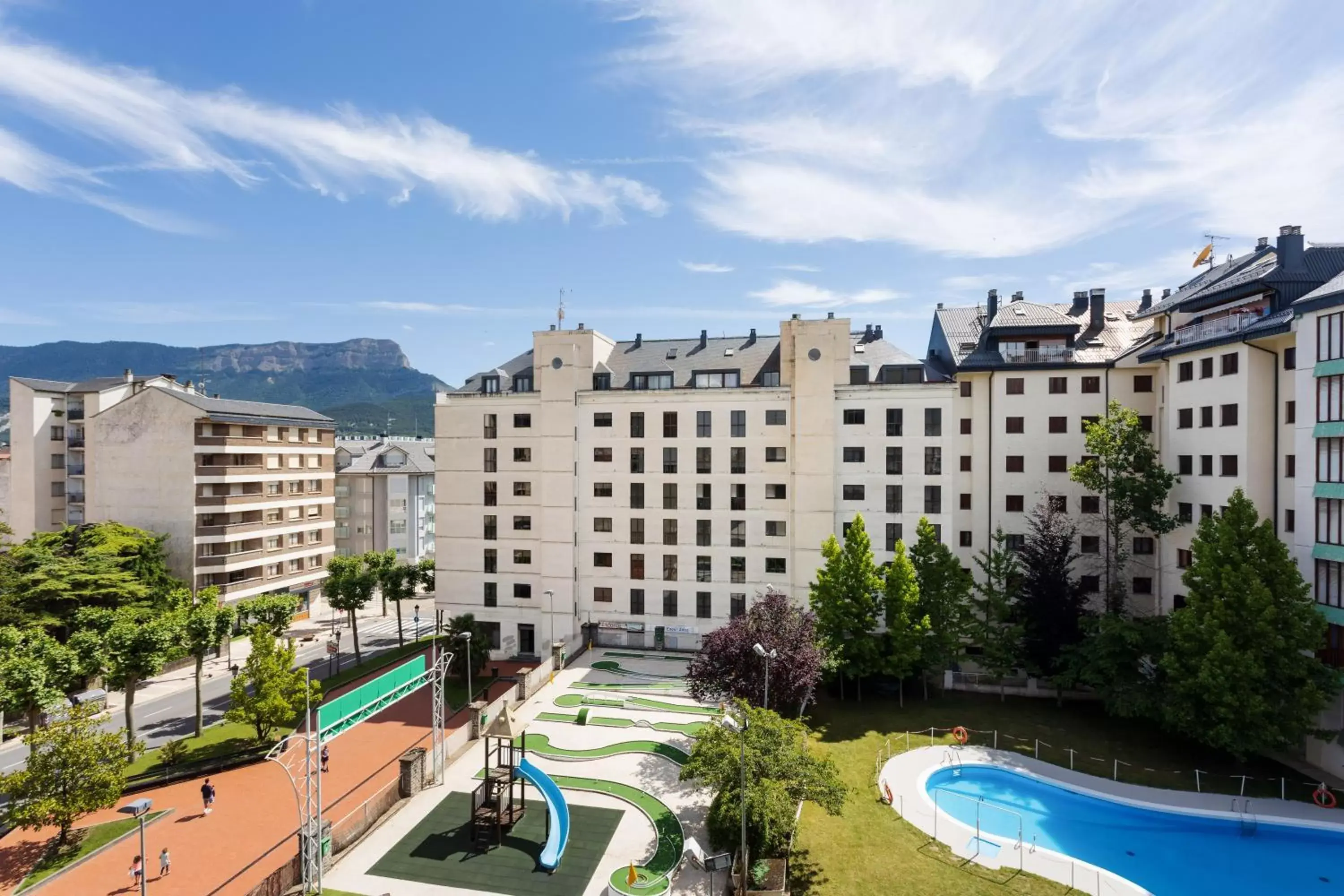 Garden, Pool View in Gran Hotel de Jaca