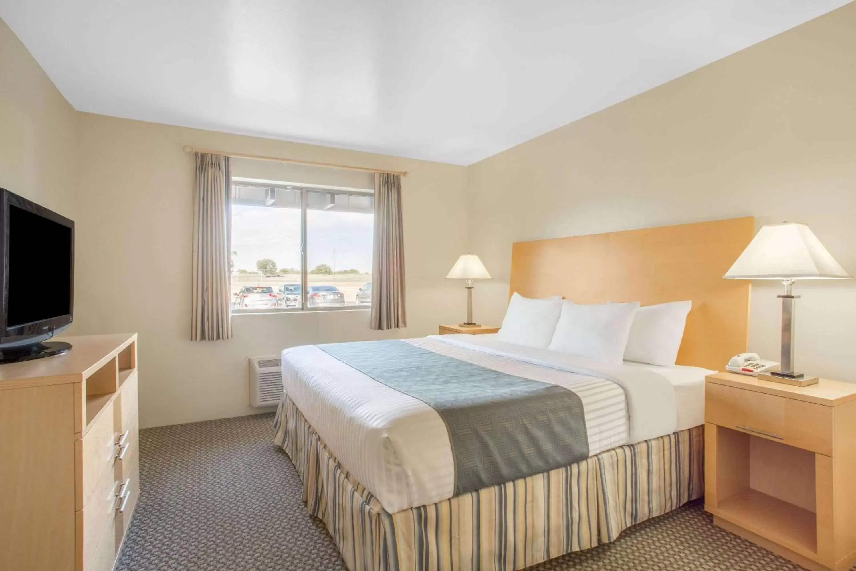 Photo of the whole room, Bed in Days Inn by Wyndham Chino Valley