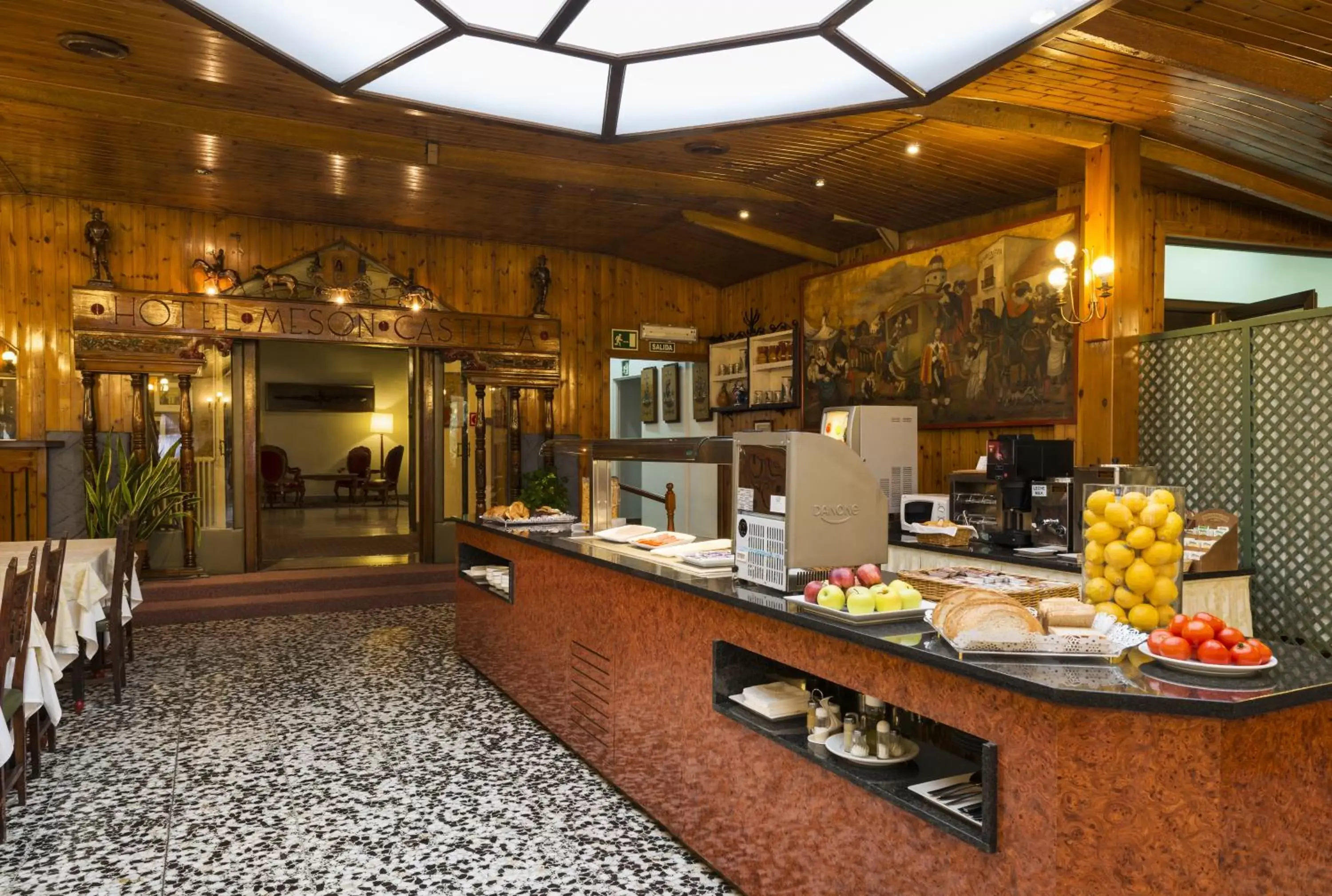 Restaurant/places to eat in Mesón Castilla Atiram Hotels