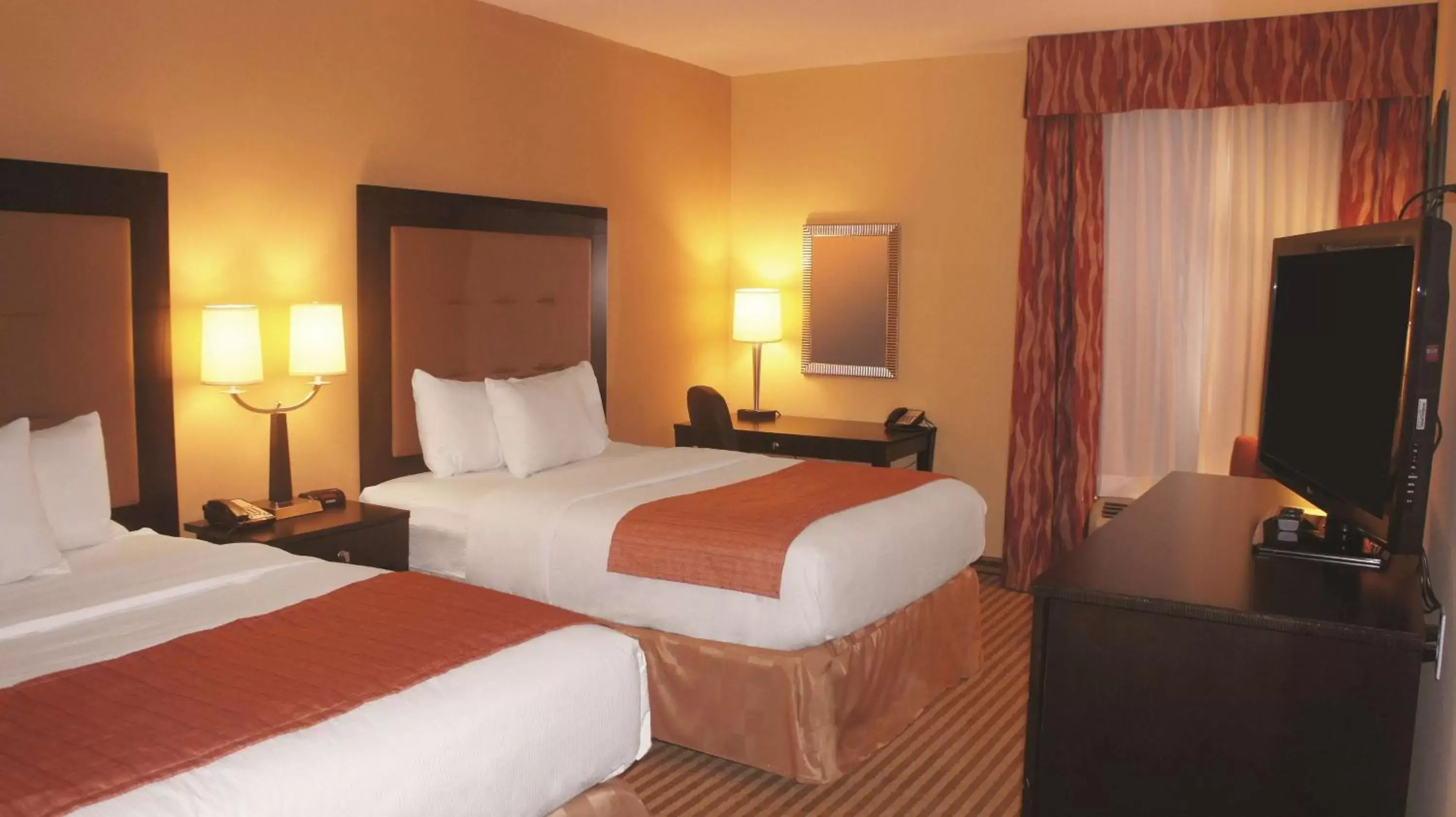 Photo of the whole room, Bed in La Quinta by Wyndham Atlanta Union City