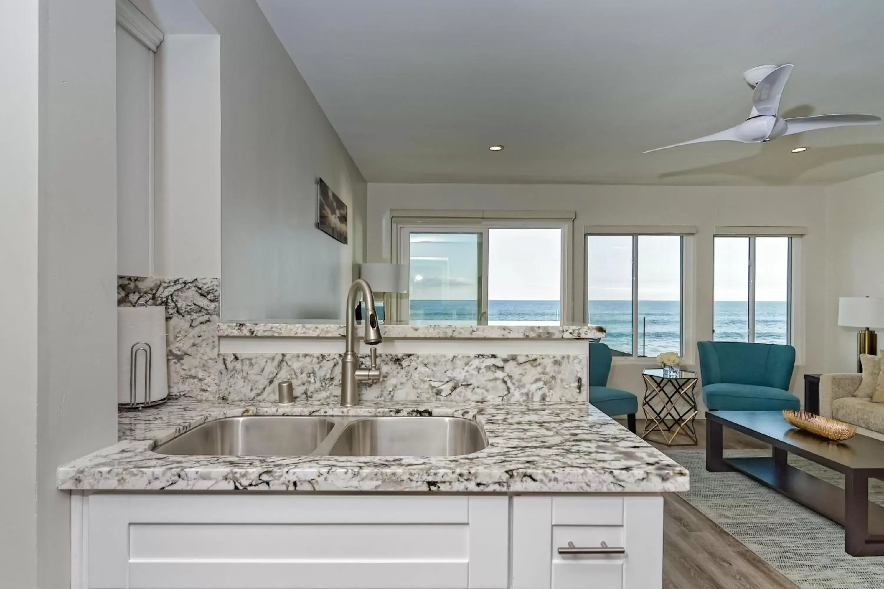 Kitchen/Kitchenette in Ocean Villas Beach Front