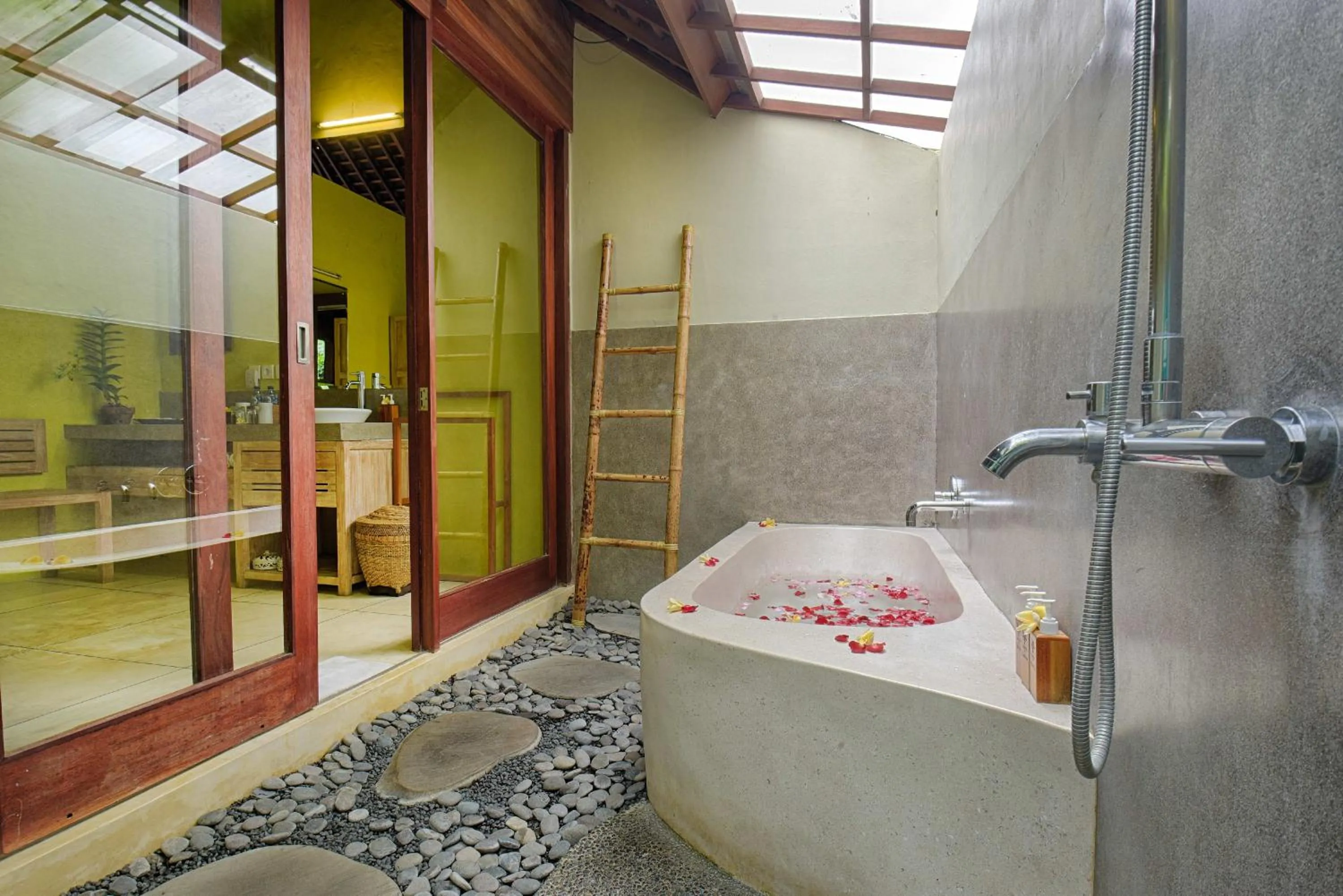 Bathroom in Samkhya Villas - Free 1x Floating Breakfast or Minibar