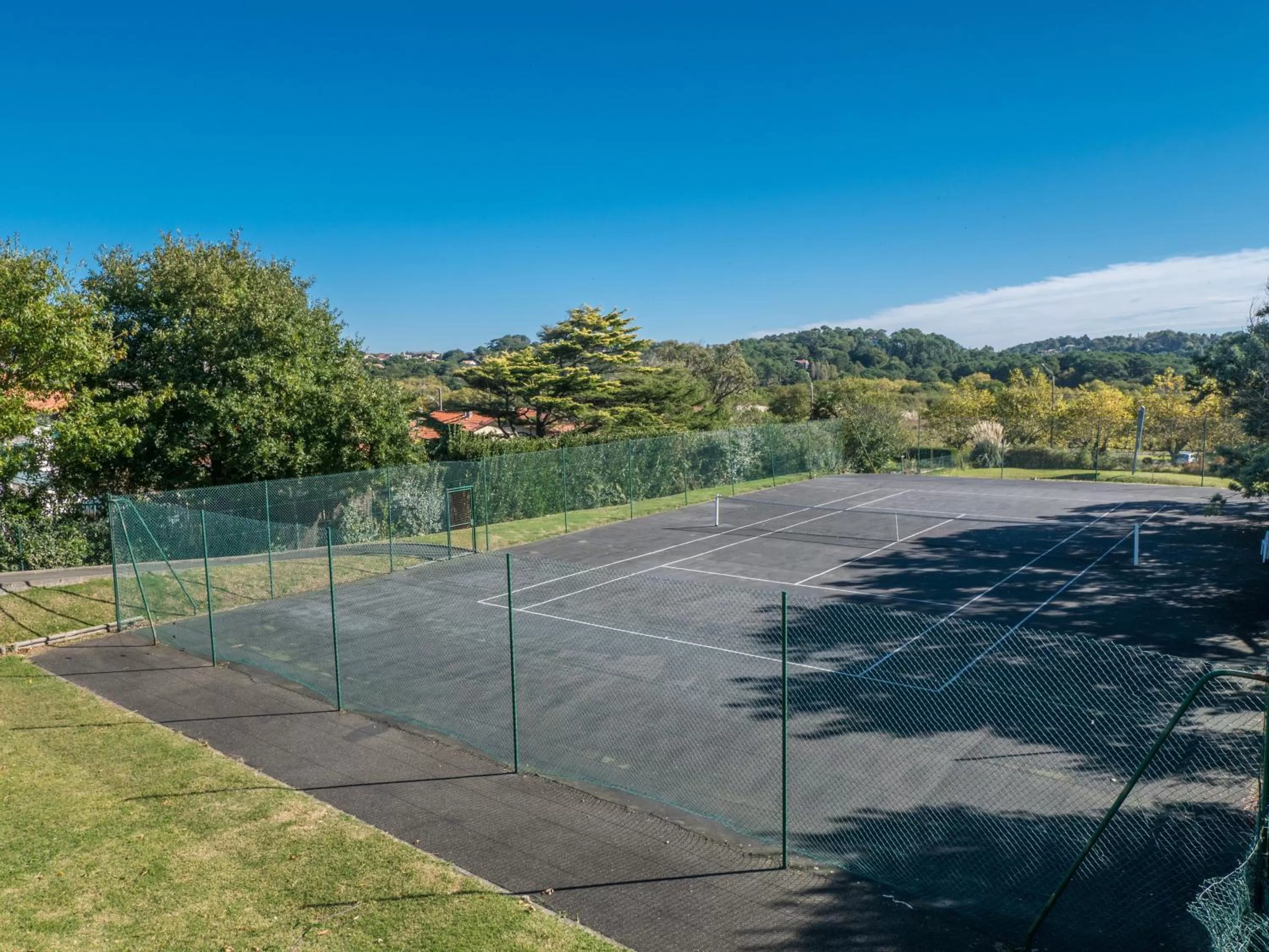 Tennis court in Résidence Mer & Golf Ilbarritz