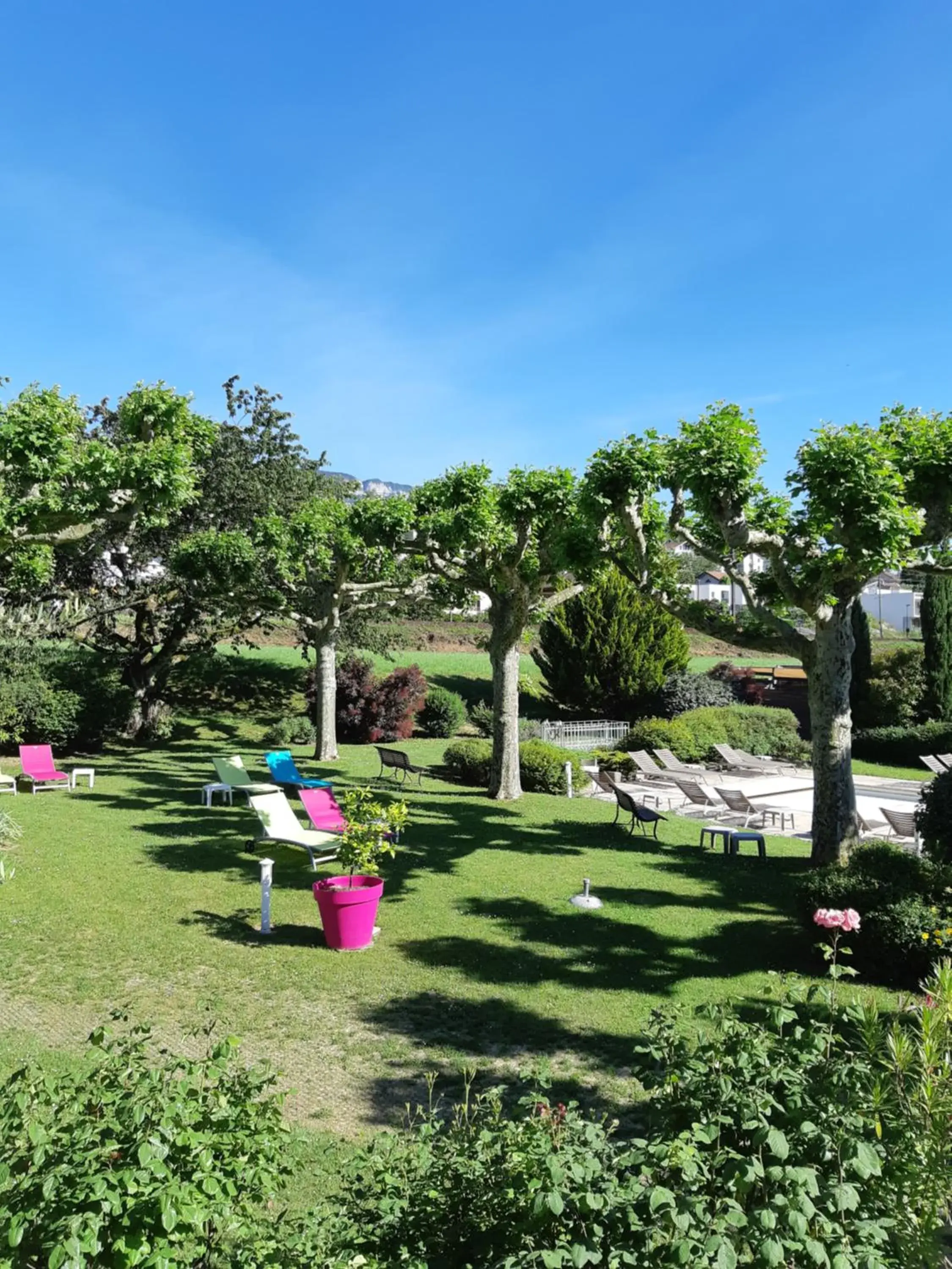 Garden view, Garden in Logis Auberge Saint Simond