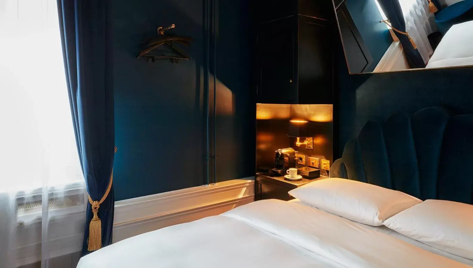 Coffee/tea facilities, Bed in Provocateur Berlin, a Member of Design Hotels