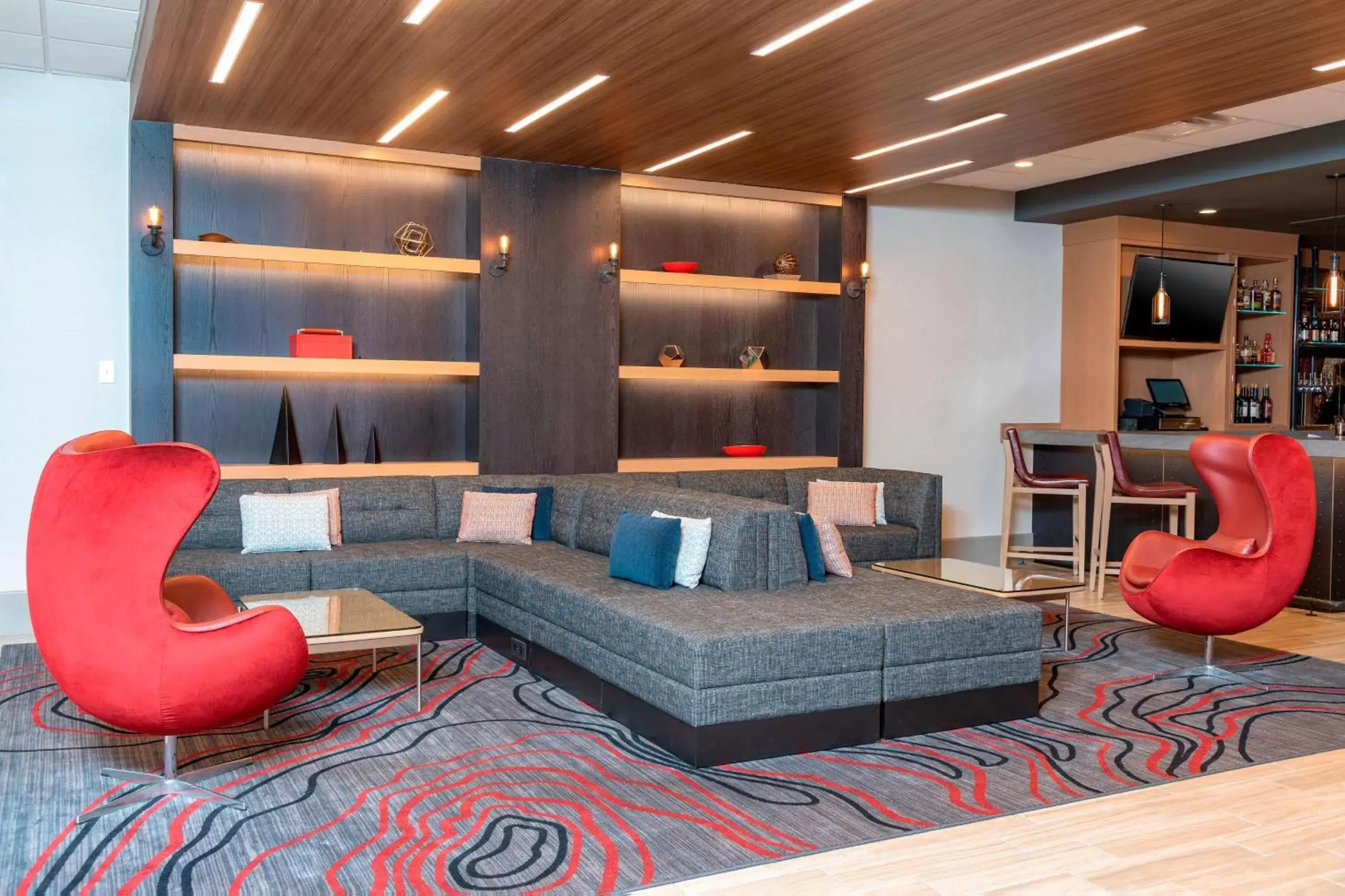 Lounge or bar in Delta Hotels by Marriott Kalamazoo Conference Center