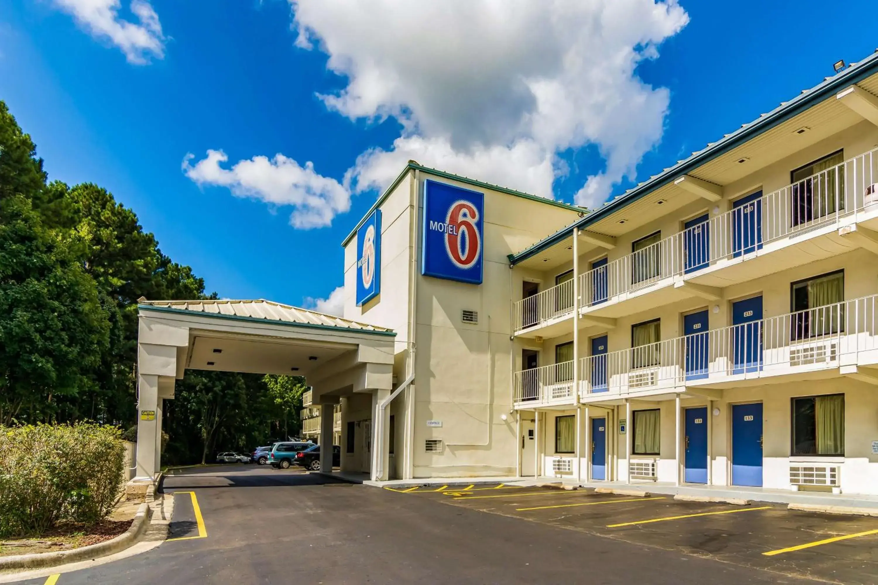 Property Building in Motel 6-Raleigh, NC - Cary