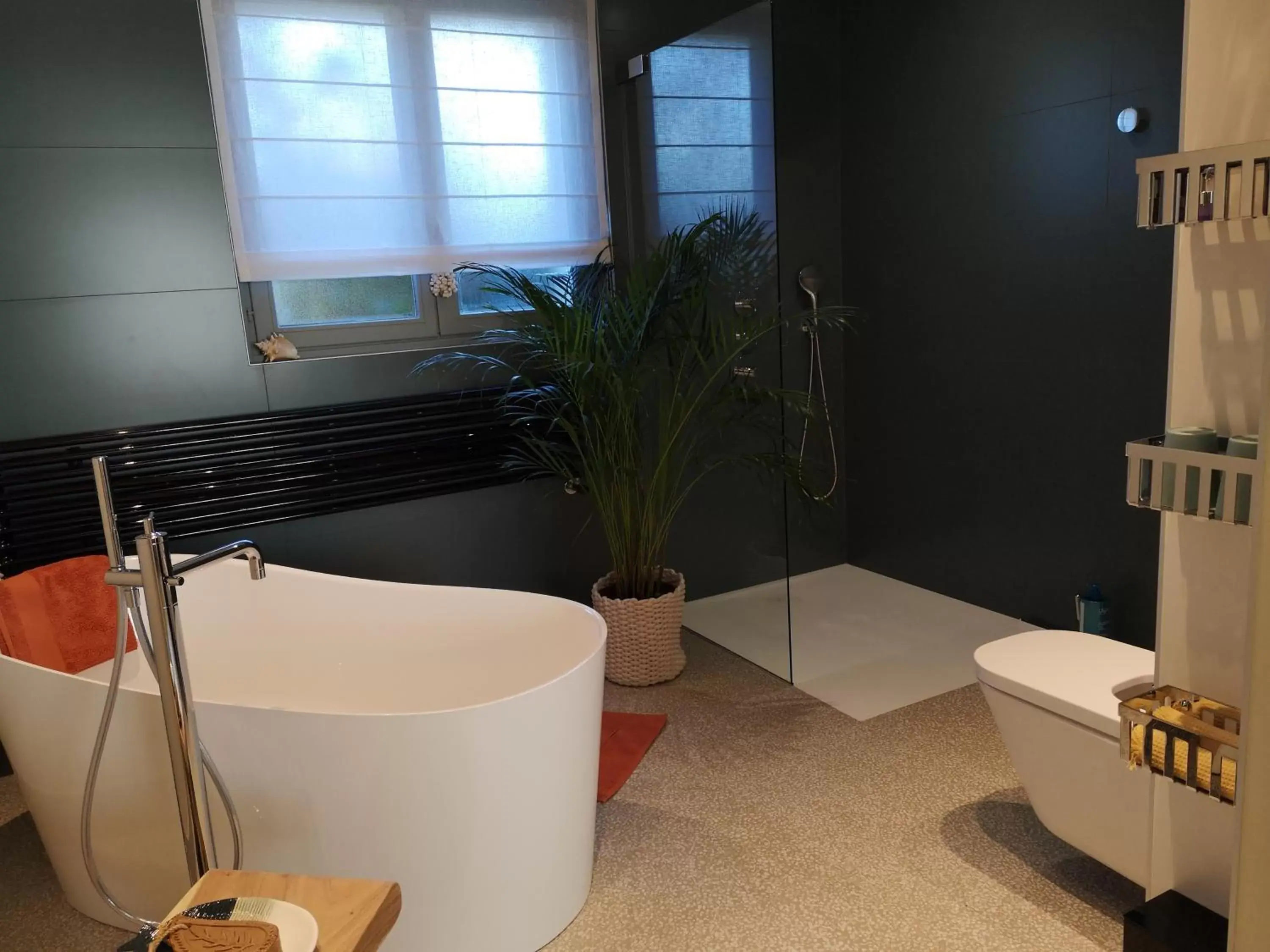Bath, Bathroom in Maison et Florescence