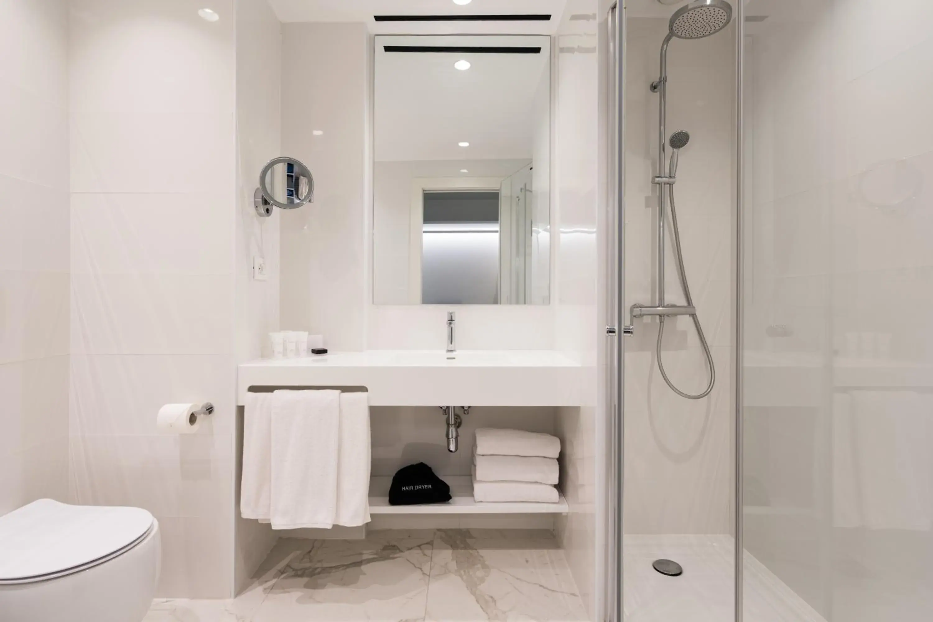 Shower, Bathroom in Hotel Morfeo
