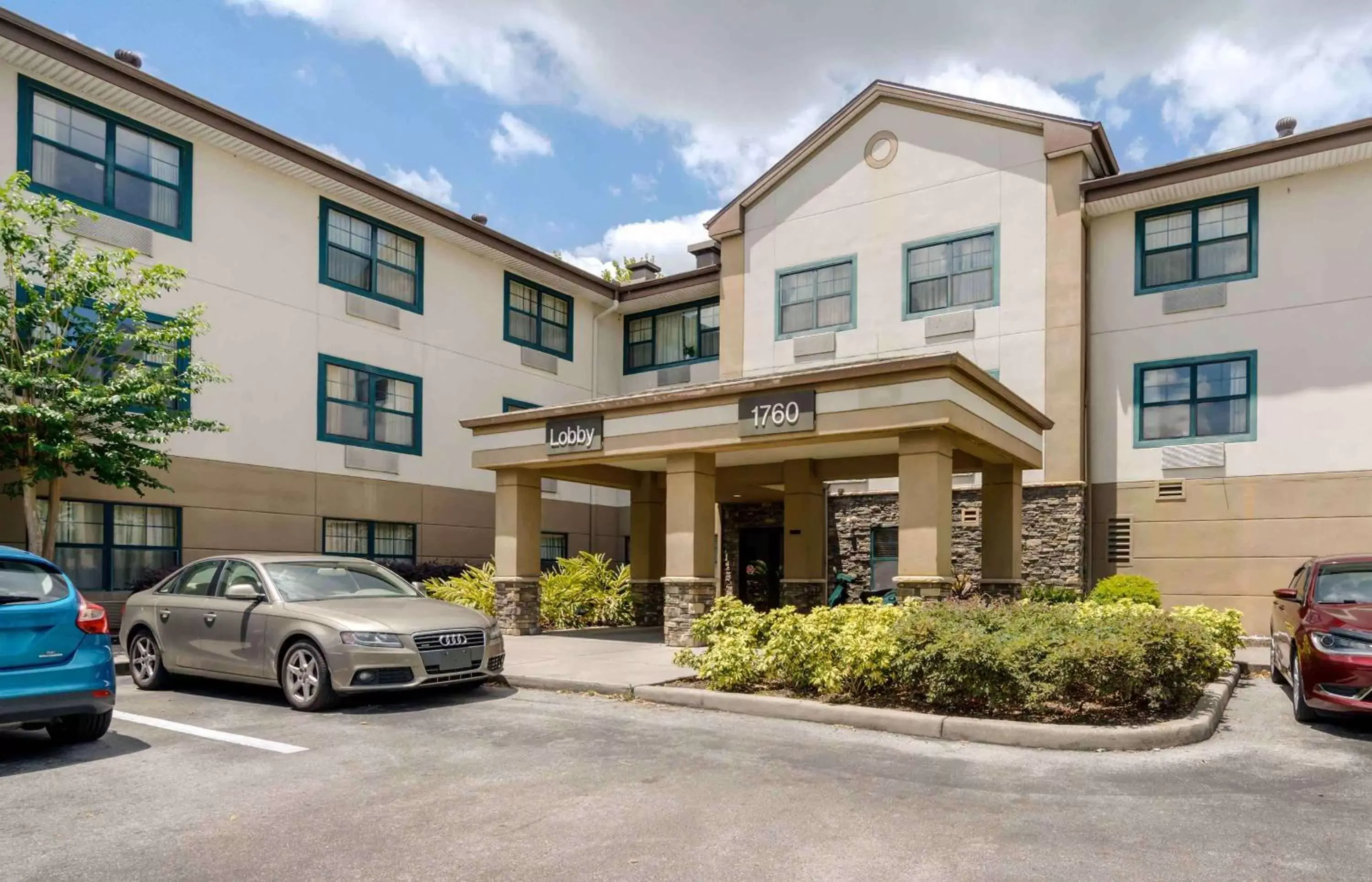 Property Building in Extended Stay America - Orlando - Maitland - 1760 Pembrook Dr.