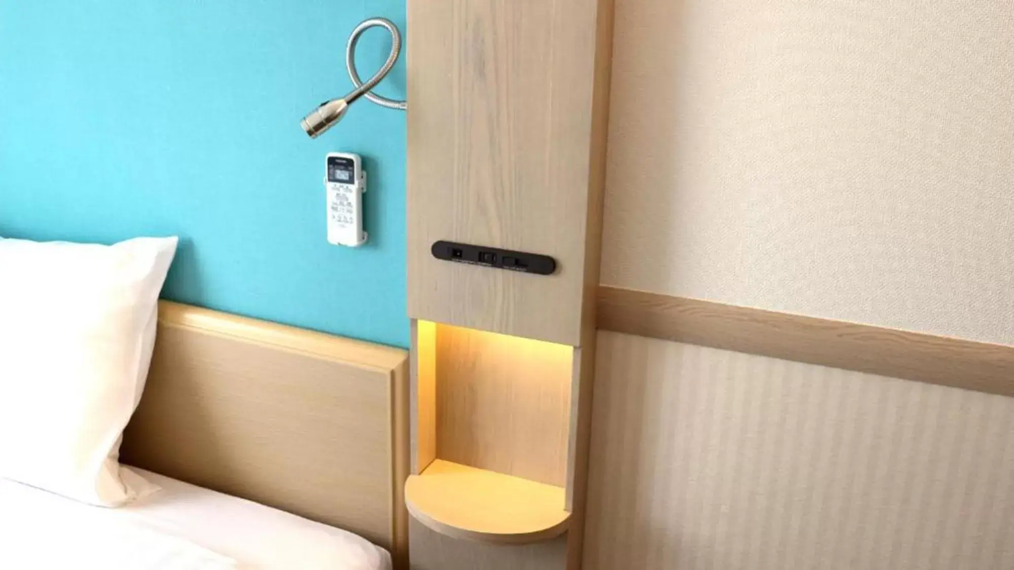 Photo of the whole room, Bed in Toyoko Inn Kashiwa-eki Higashi-guchi