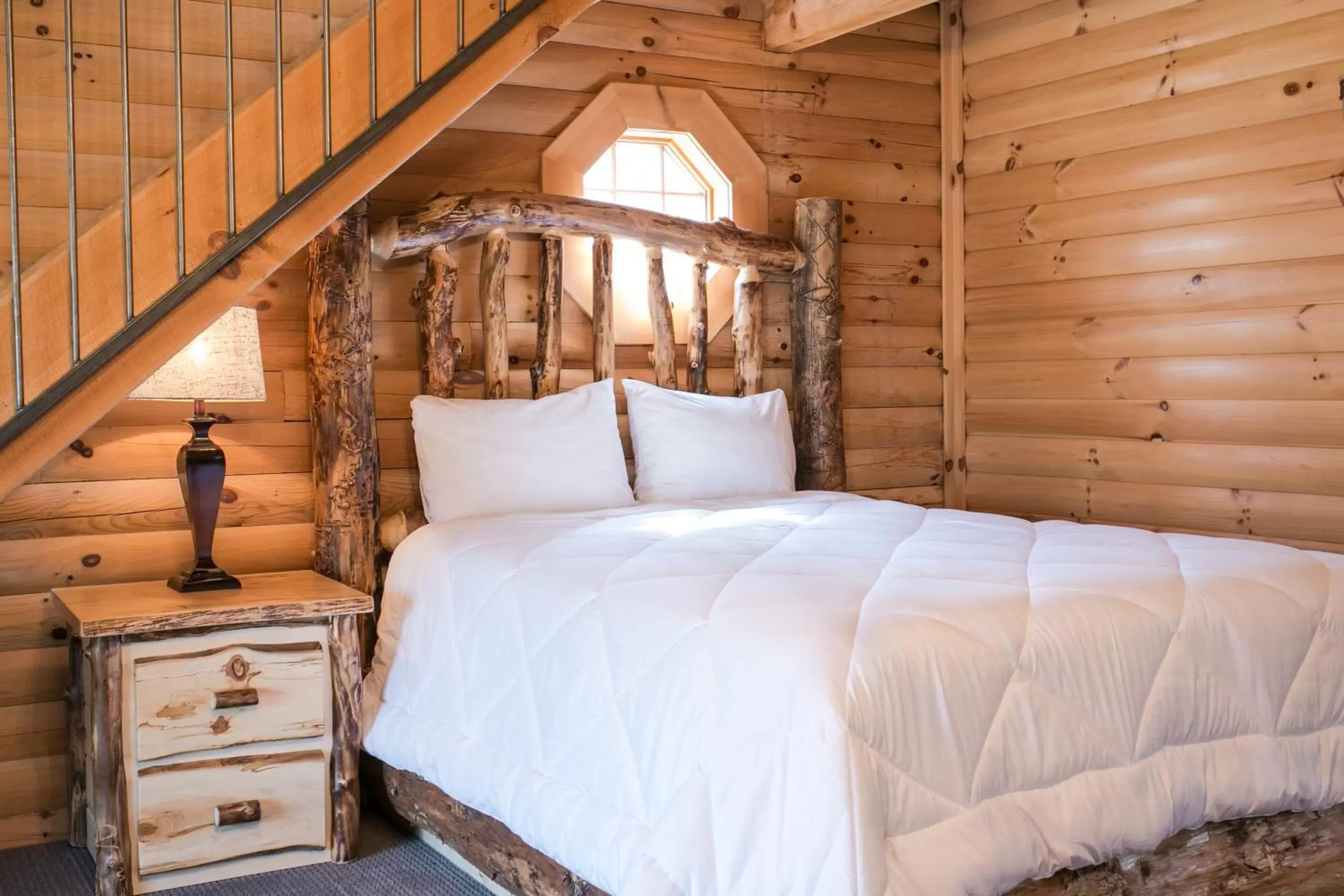 Bedroom, Bed in Coblentz Country Lodge by Amish Country Lodging