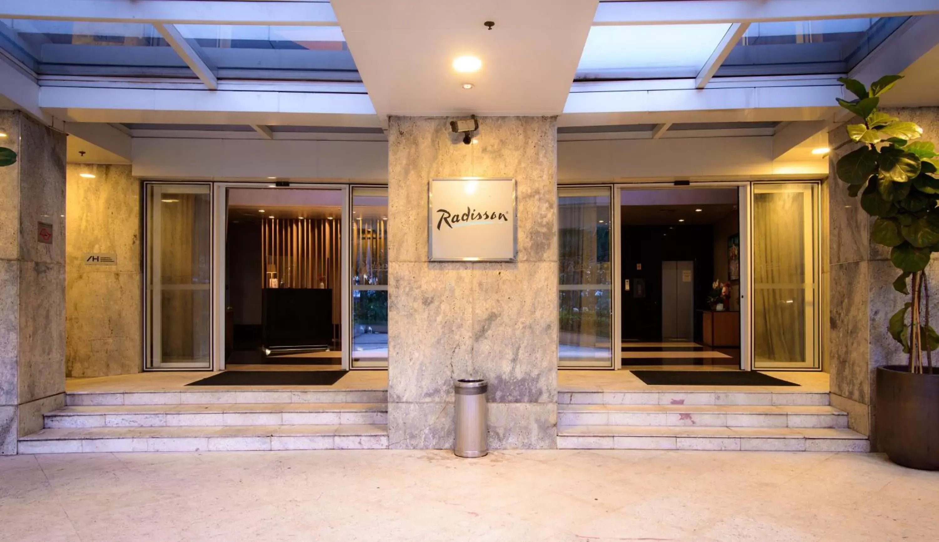 Facade/entrance in Radisson Alphaville