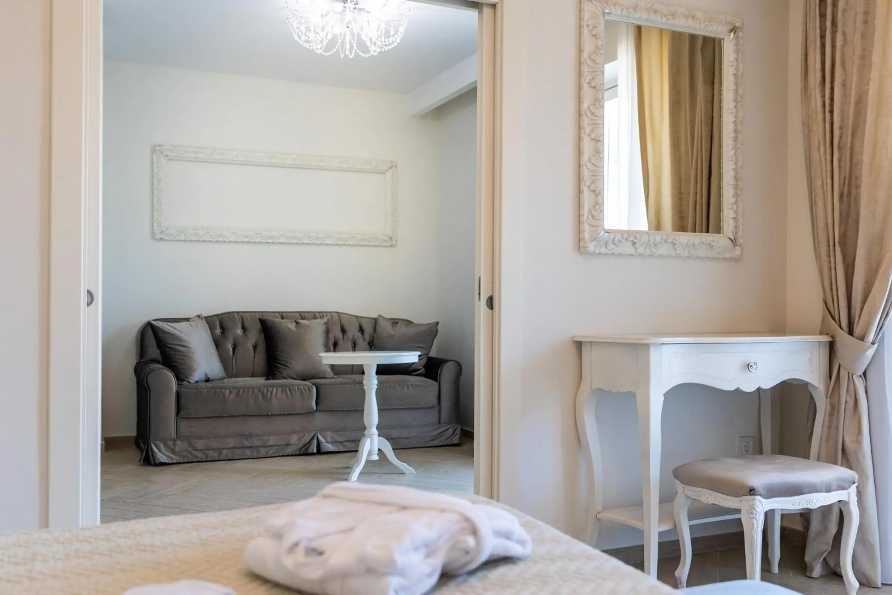 Bedroom, Seating Area in Grand Hotel Park