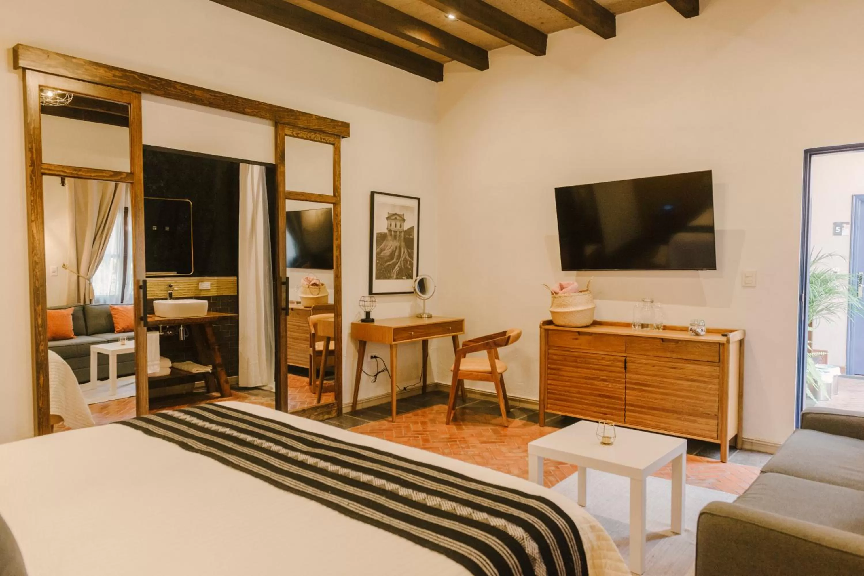 TV/Entertainment Center in Agua Santa Hotel Boutique