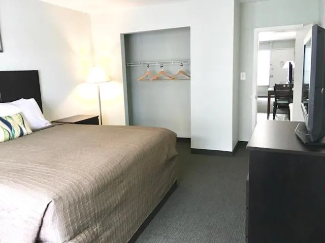 Bed in Ocean Plaza Motel