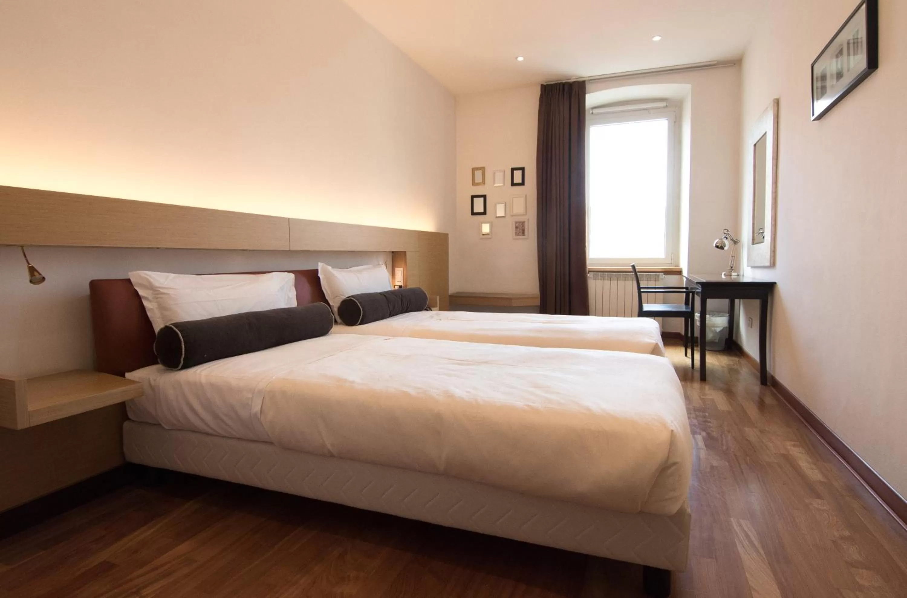 Bed in Residence Victoria